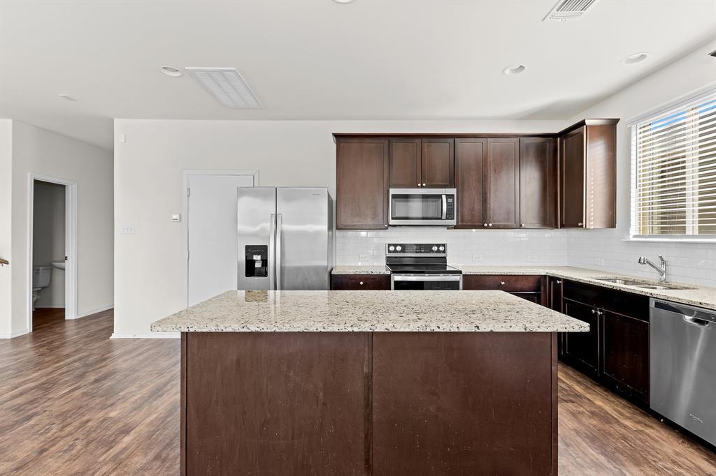 457 Bedford Falls Ln, Jarrell, TX 76537