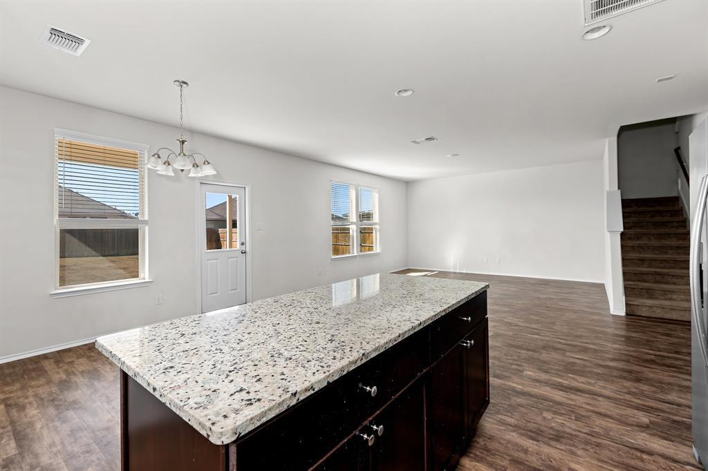 457 Bedford Falls Ln, Jarrell, TX 76537