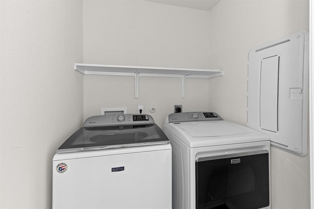 457 Bedford Falls Ln, Jarrell, TX 76537