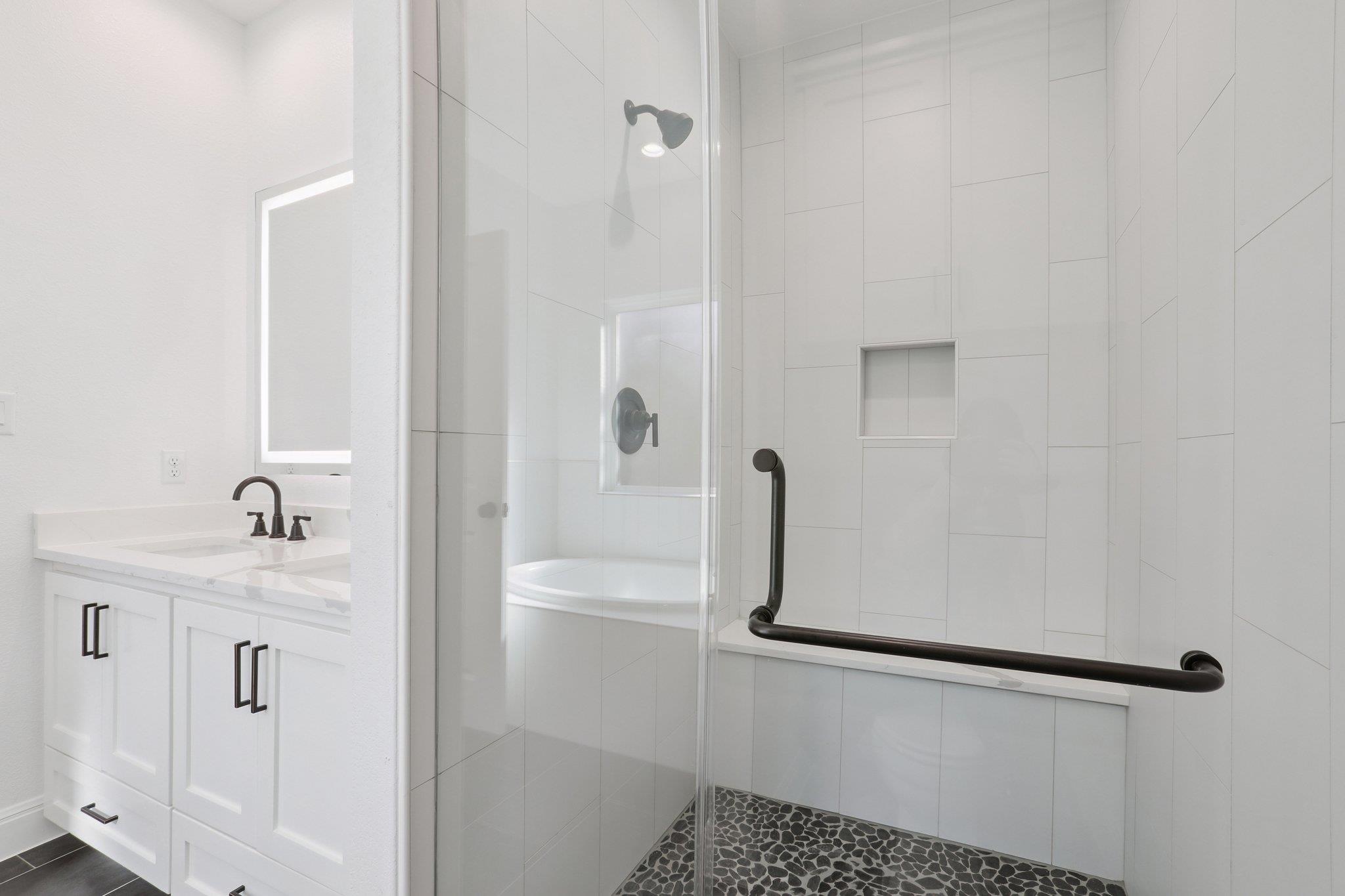 111 Kingwood Dr, Elgin, TX 78621