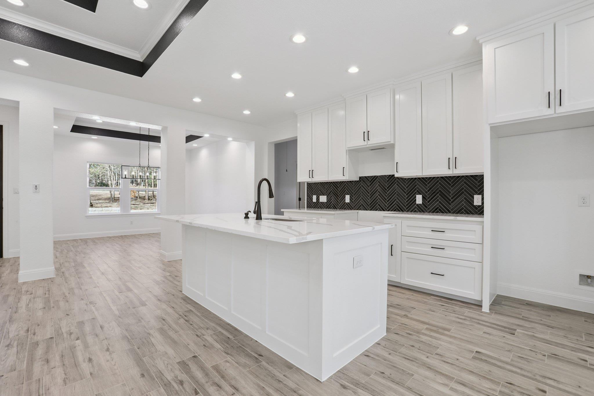 111 Kingwood Dr, Elgin, TX 78621