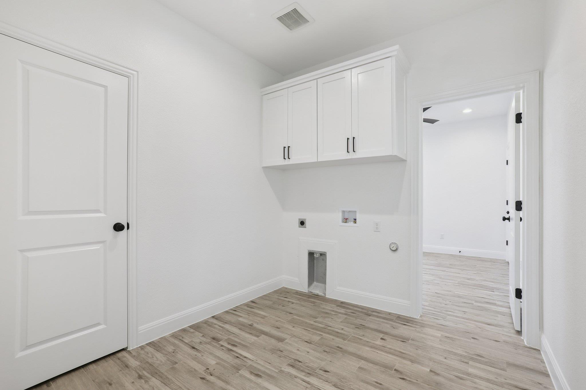 111 Kingwood Dr, Elgin, TX 78621