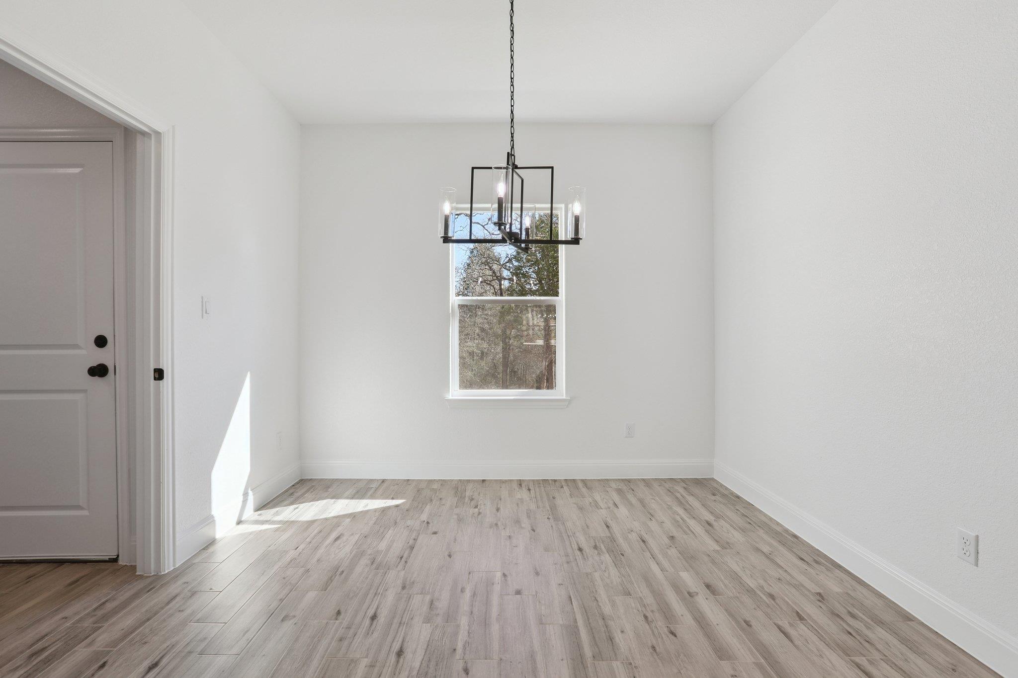 111 Kingwood Dr, Elgin, TX 78621