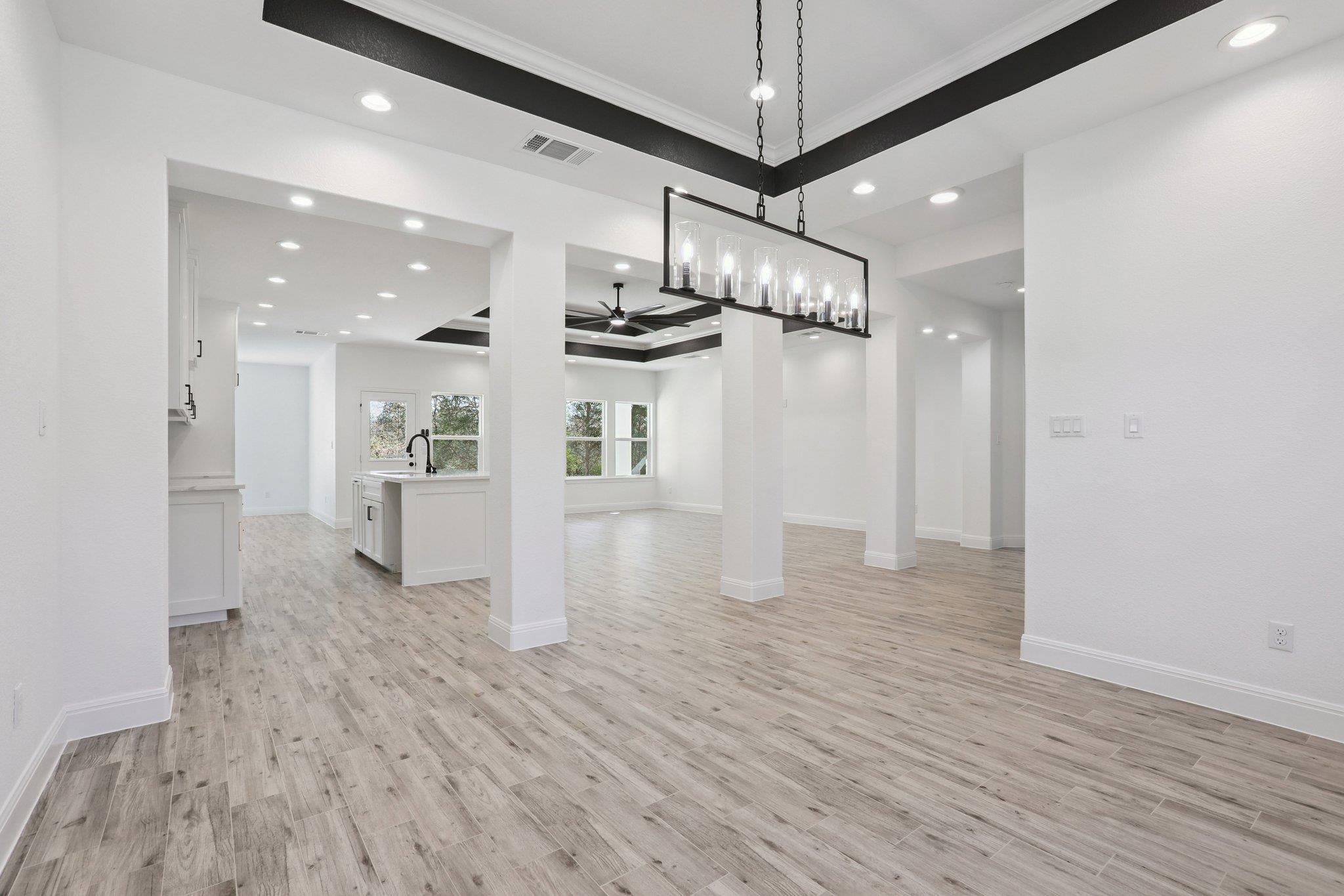 111 Kingwood Dr, Elgin, TX 78621