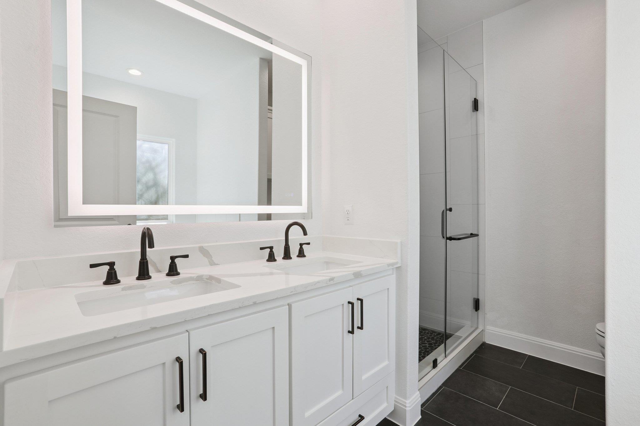 111 Kingwood Dr, Elgin, TX 78621