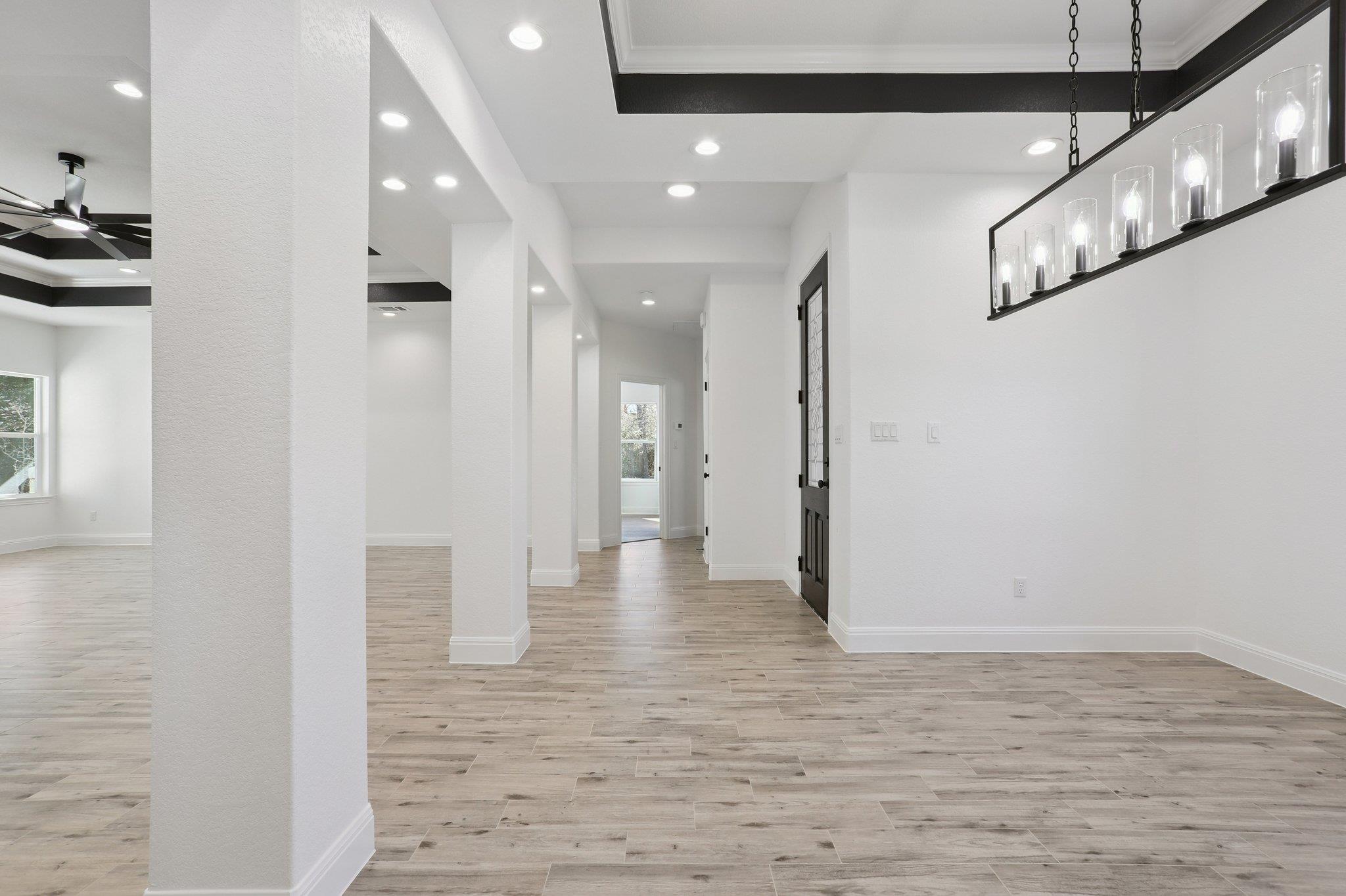 111 Kingwood Dr, Elgin, TX 78621