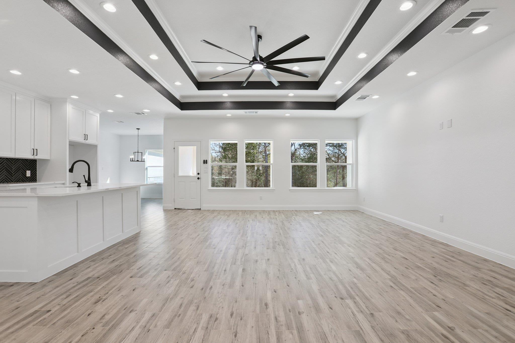 111 Kingwood Dr, Elgin, TX 78621