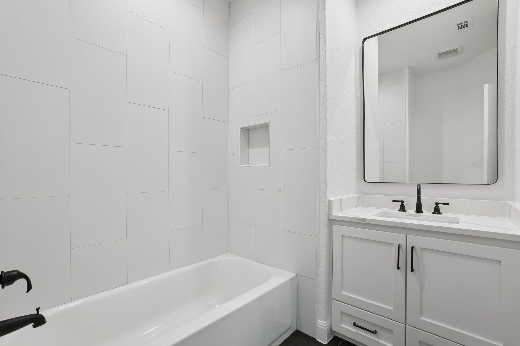 111 Kingwood Dr, Elgin, TX 78621