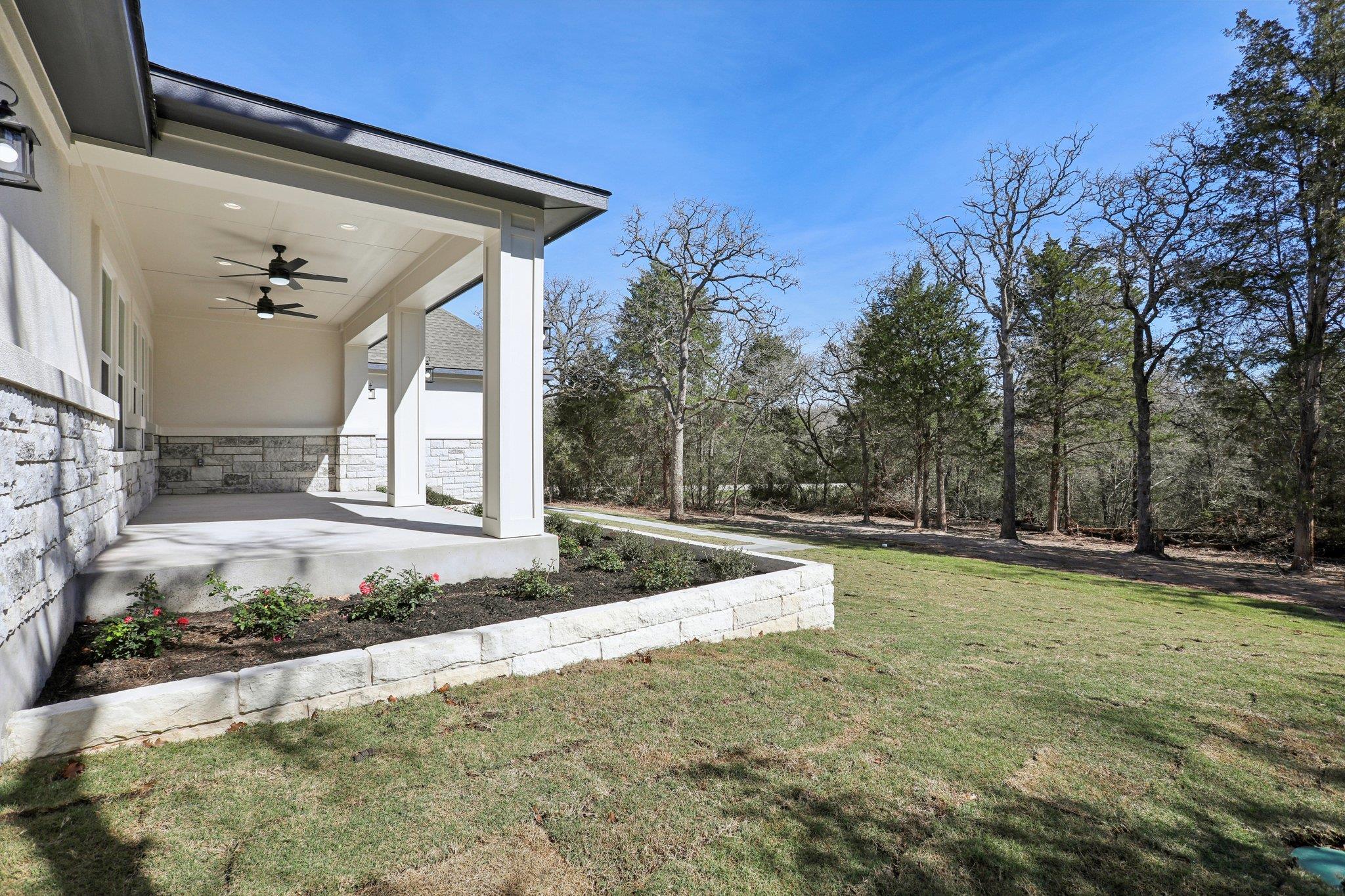 111 Kingwood Dr, Elgin, TX 78621