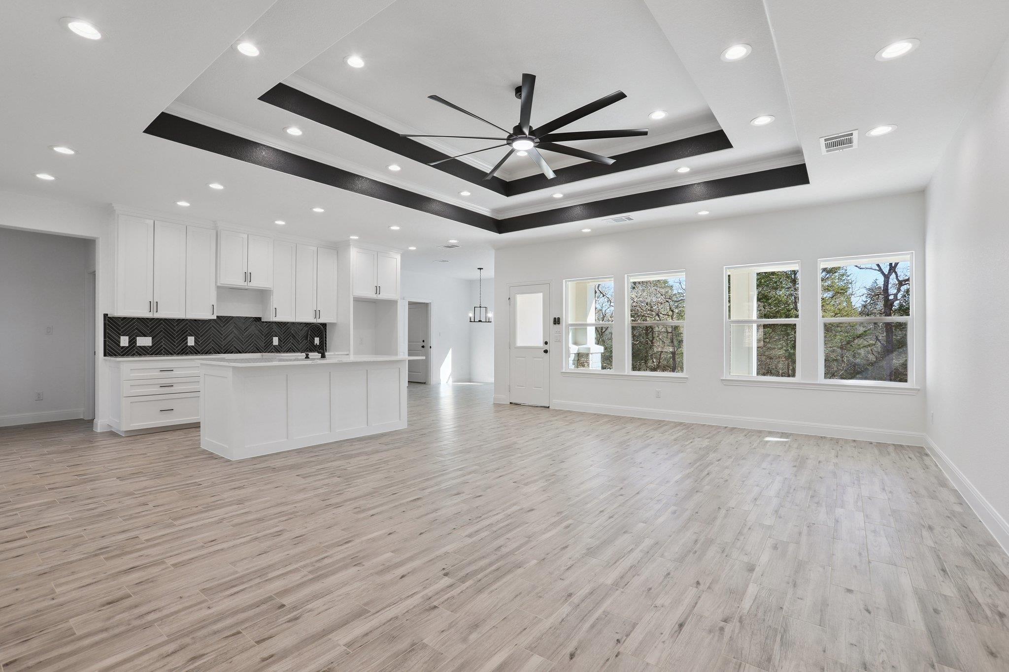 111 Kingwood Dr, Elgin, TX 78621