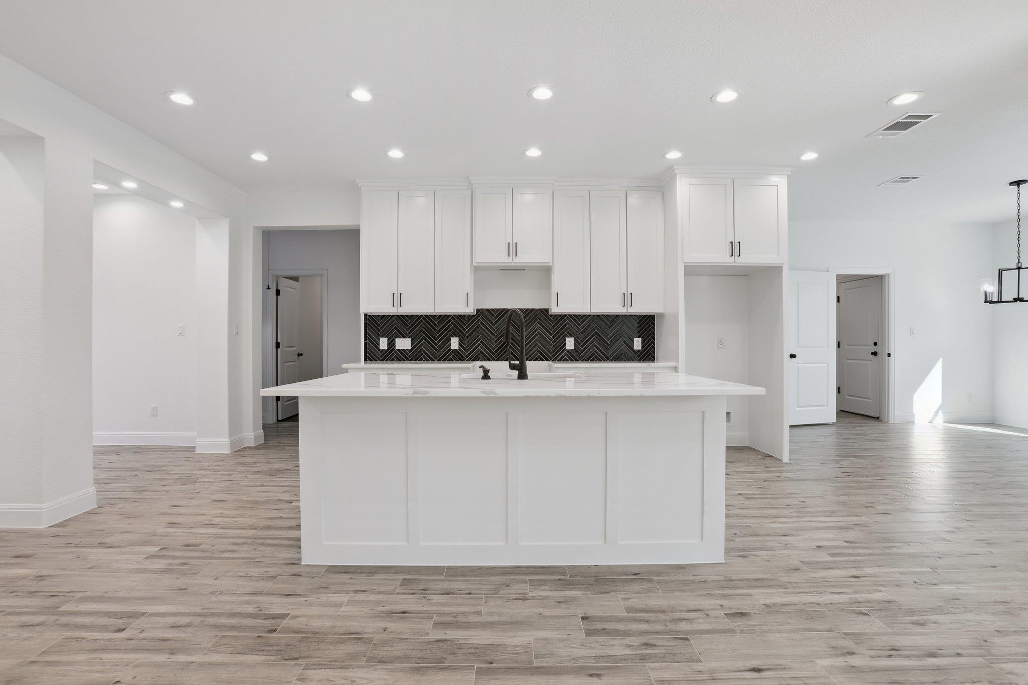 111 Kingwood Dr, Elgin, TX 78621