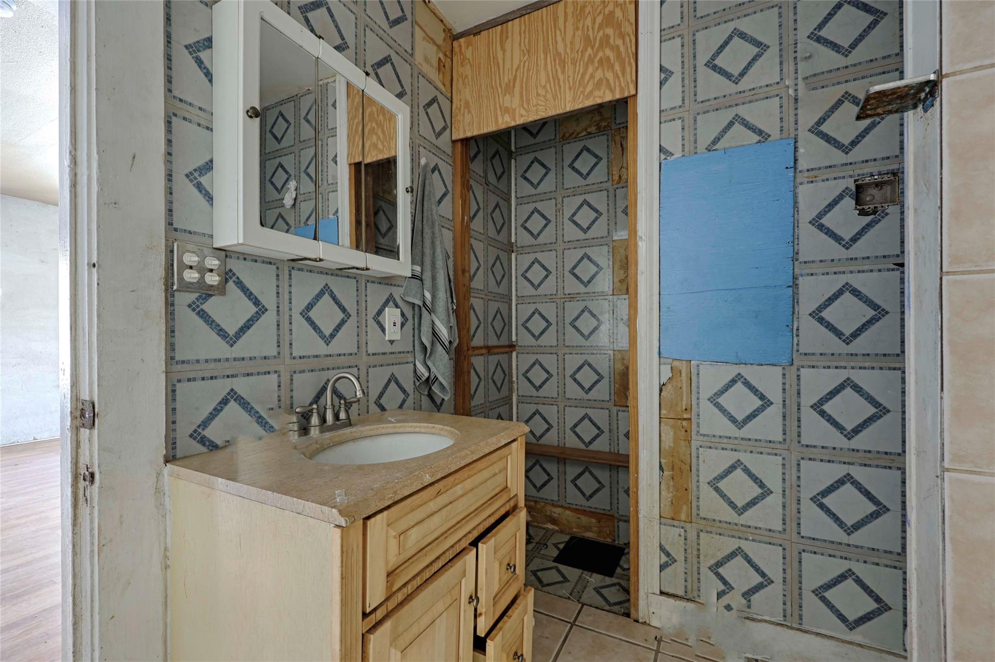 314 Baumgarten St, Schulenburg, TX 78956