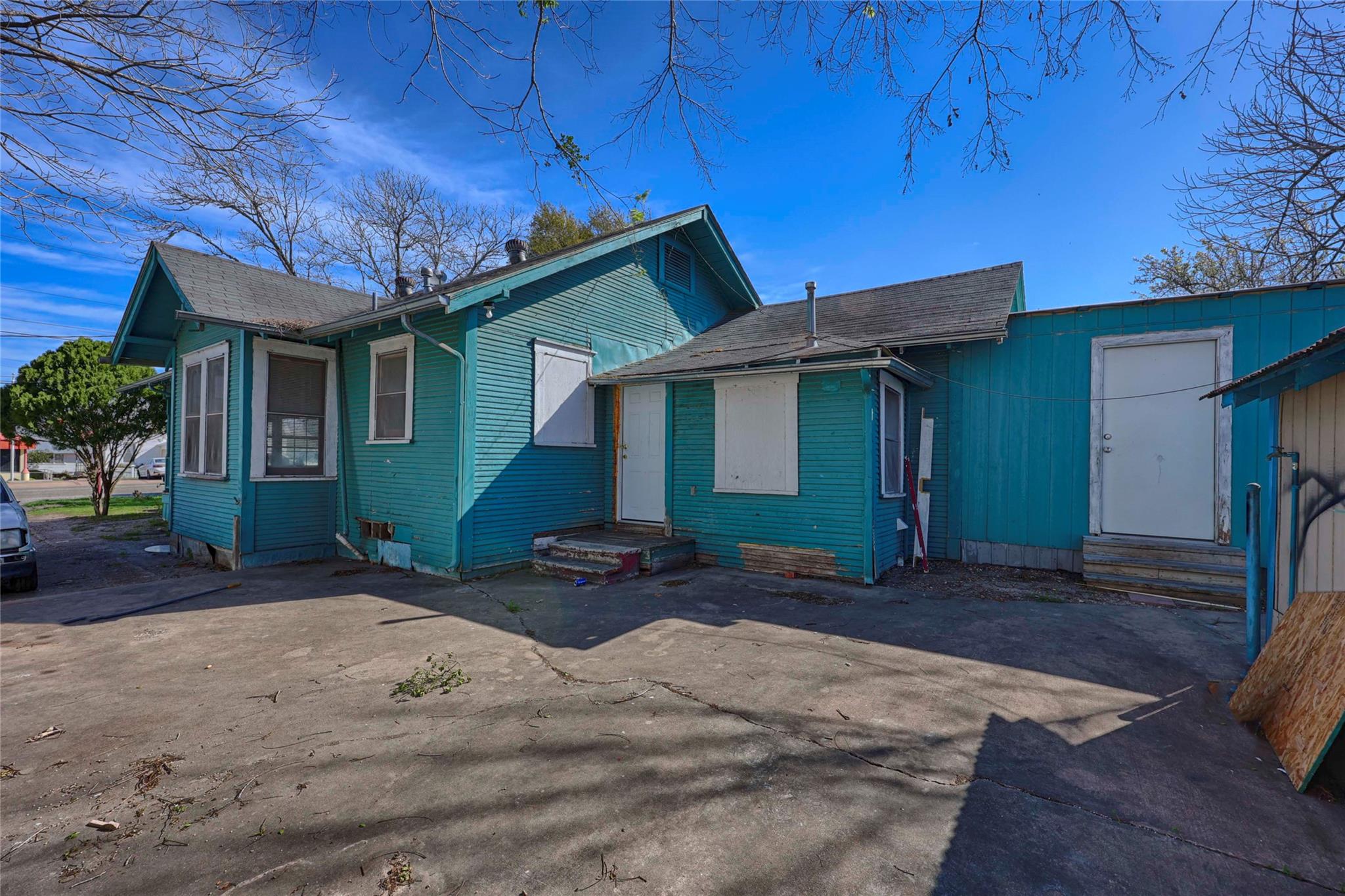 314 Baumgarten St, Schulenburg, TX 78956