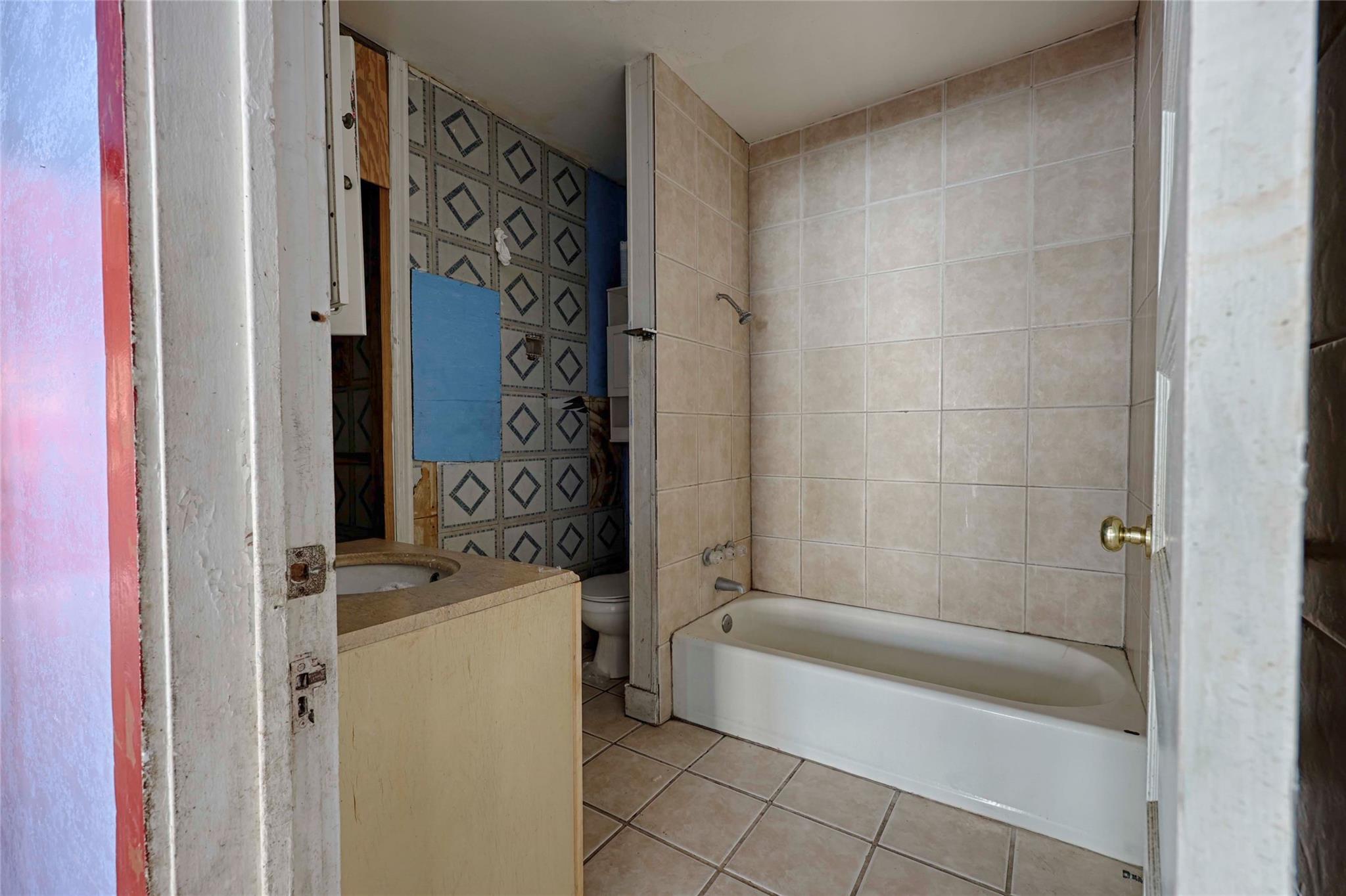 314 Baumgarten St, Schulenburg, TX 78956