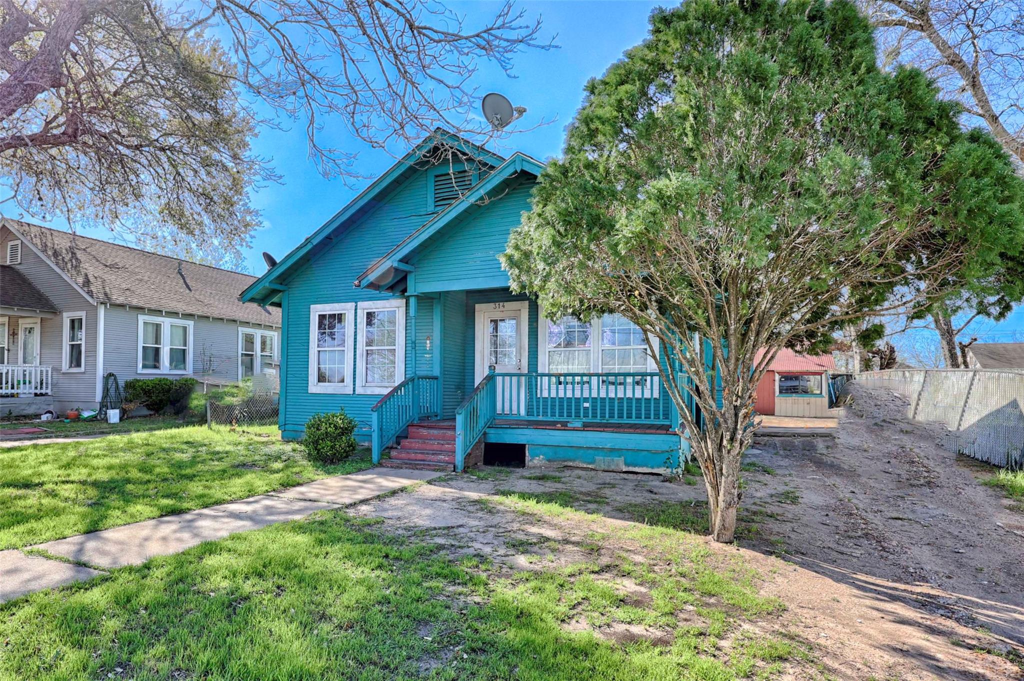 314 Baumgarten St, Schulenburg, TX 78956