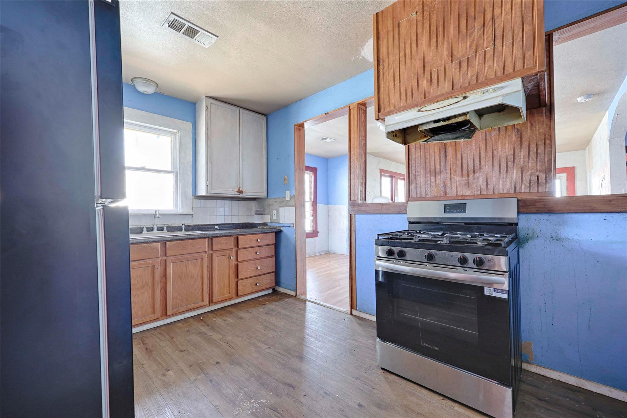 314 Baumgarten St, Schulenburg, TX 78956