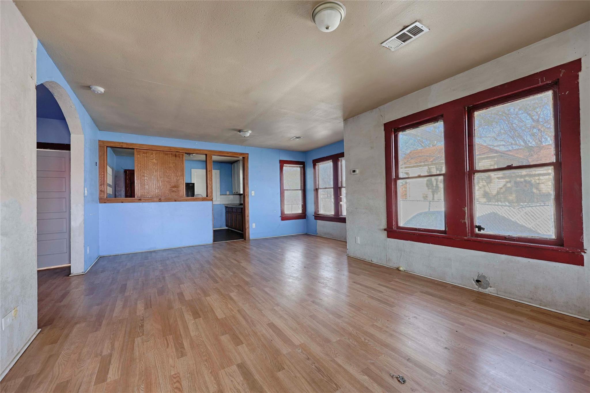 314 Baumgarten St, Schulenburg, TX 78956