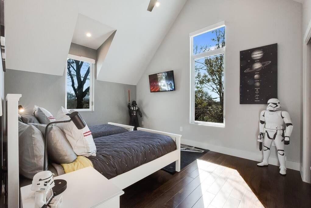 1802 W 10th St, Austin, TX 78703