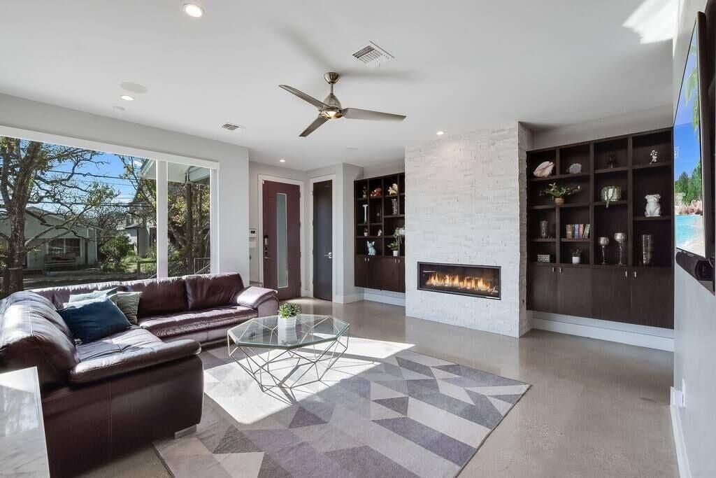 1802 W 10th St, Austin, TX 78703