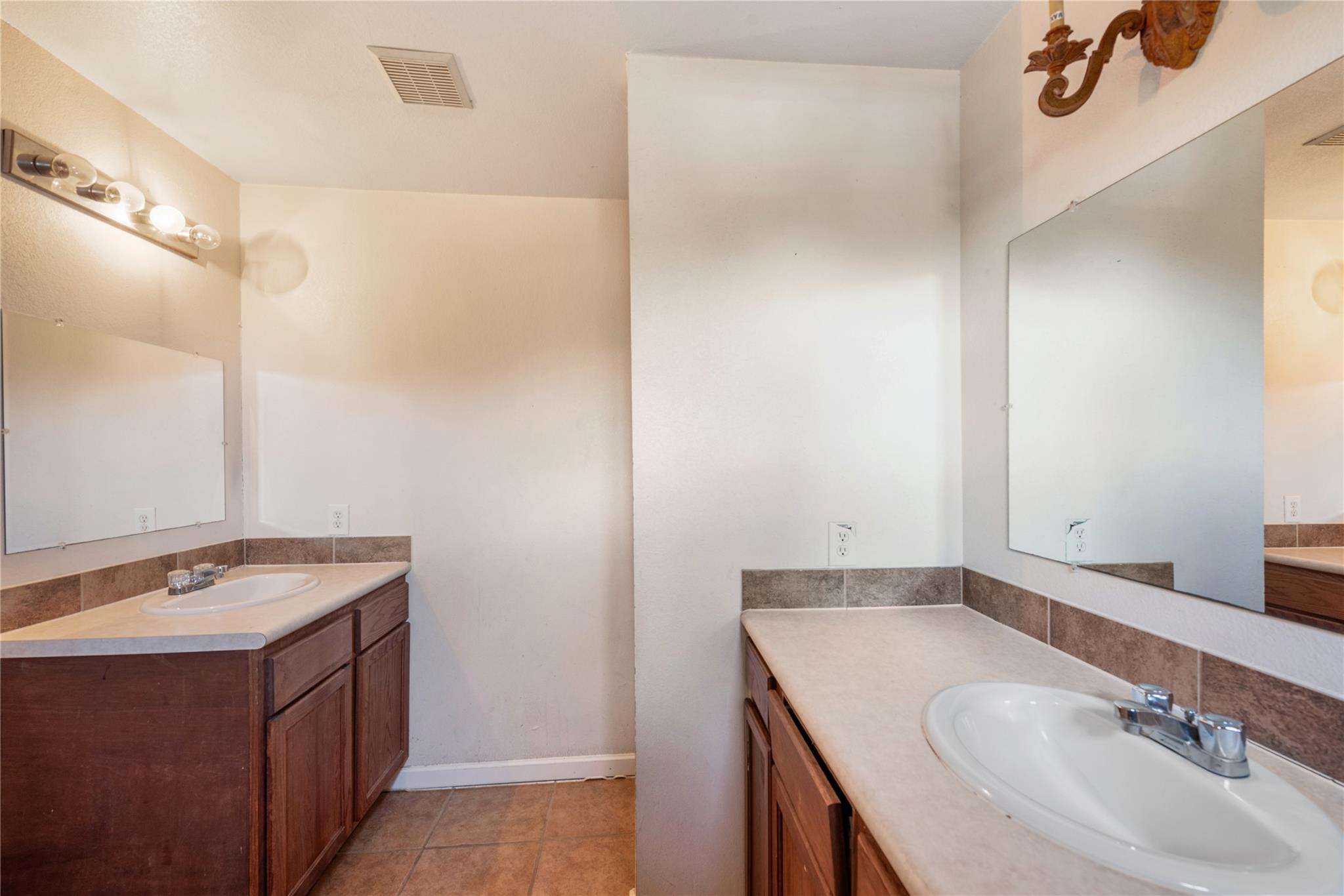 135 Petirrojo Ct, Del Valle, TX 78617