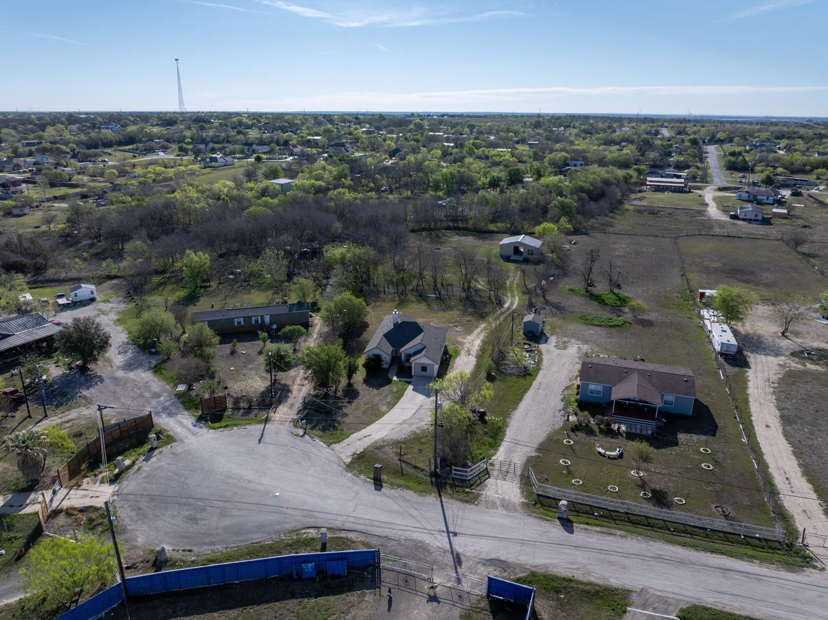 135 Petirrojo Ct, Del Valle, TX 78617