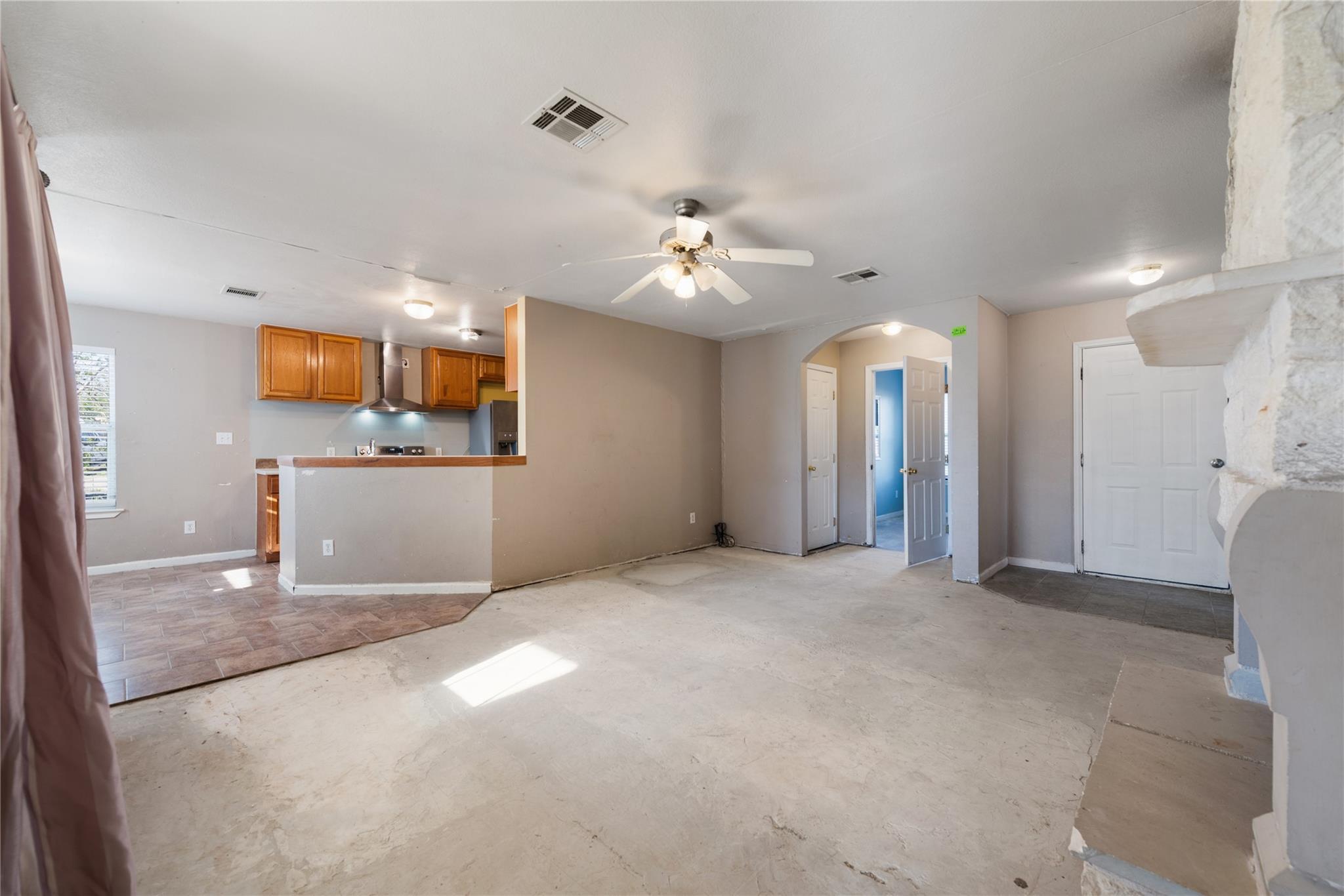 135 Petirrojo Ct, Del Valle, TX 78617