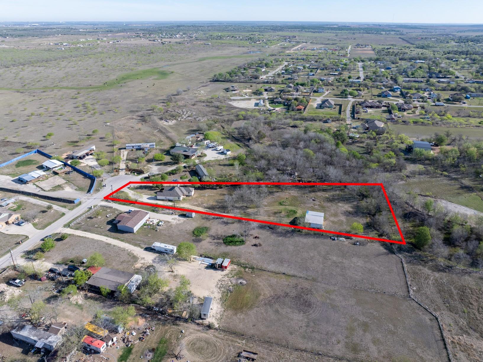 135 Petirrojo Ct, Del Valle, TX 78617