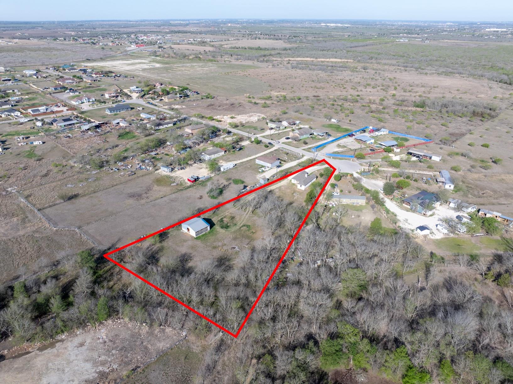 135 Petirrojo Ct, Del Valle, TX 78617