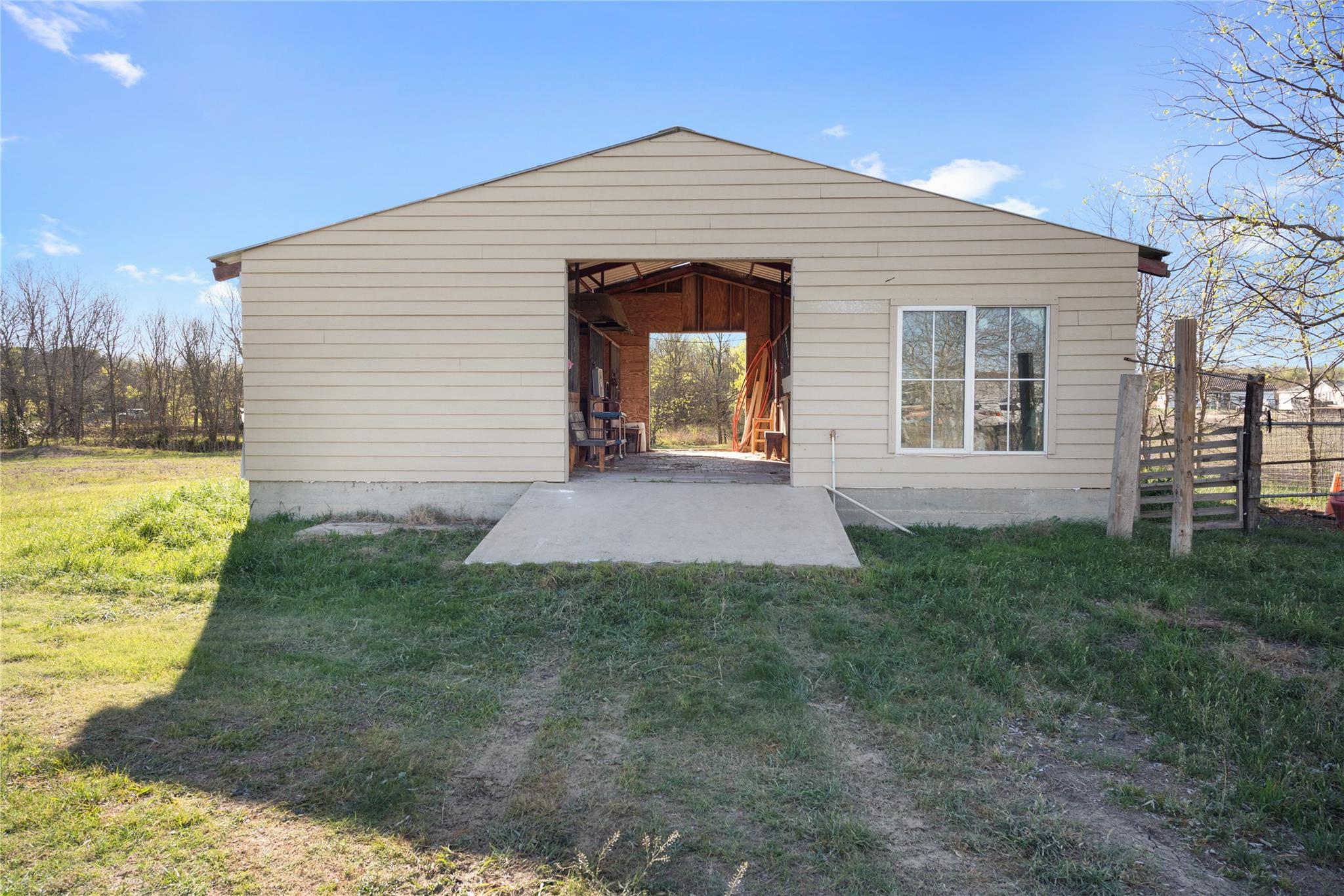 135 Petirrojo Ct, Del Valle, TX 78617