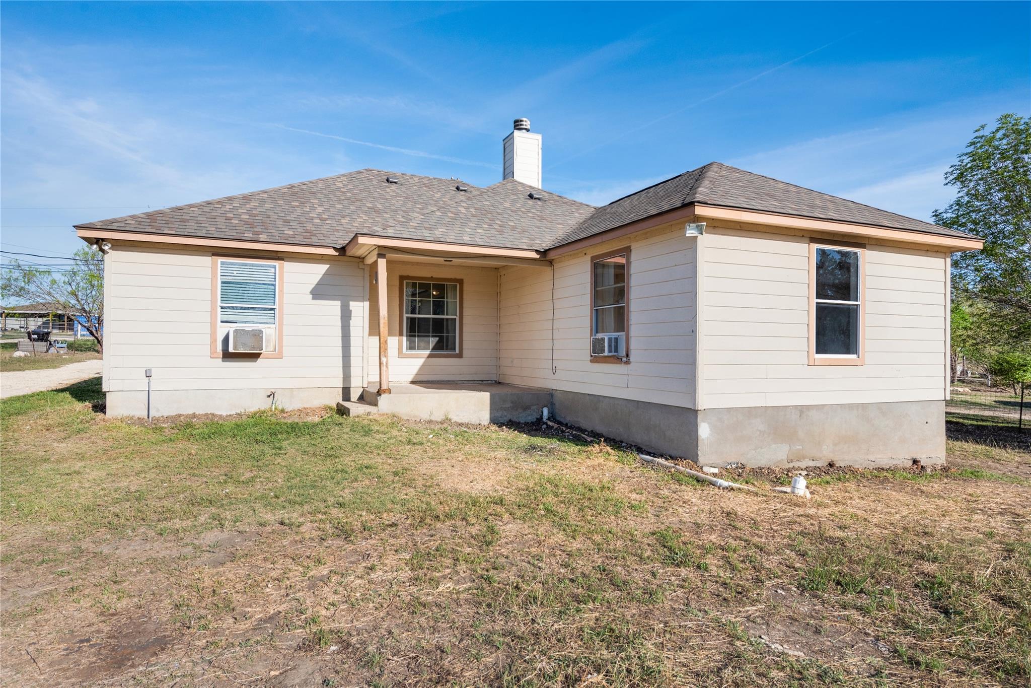 135 Petirrojo Ct, Del Valle, TX 78617