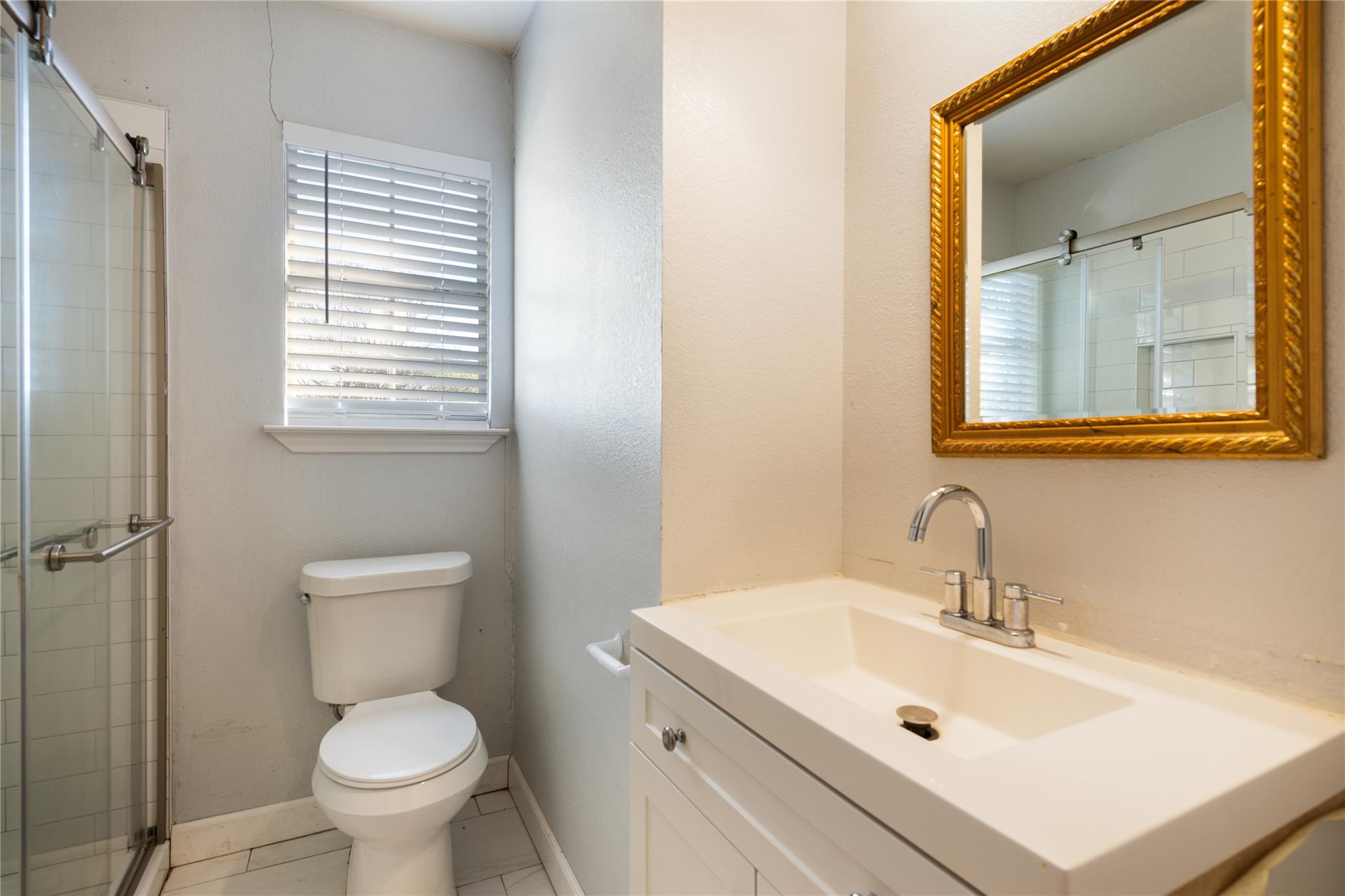 135 Petirrojo Ct, Del Valle, TX 78617