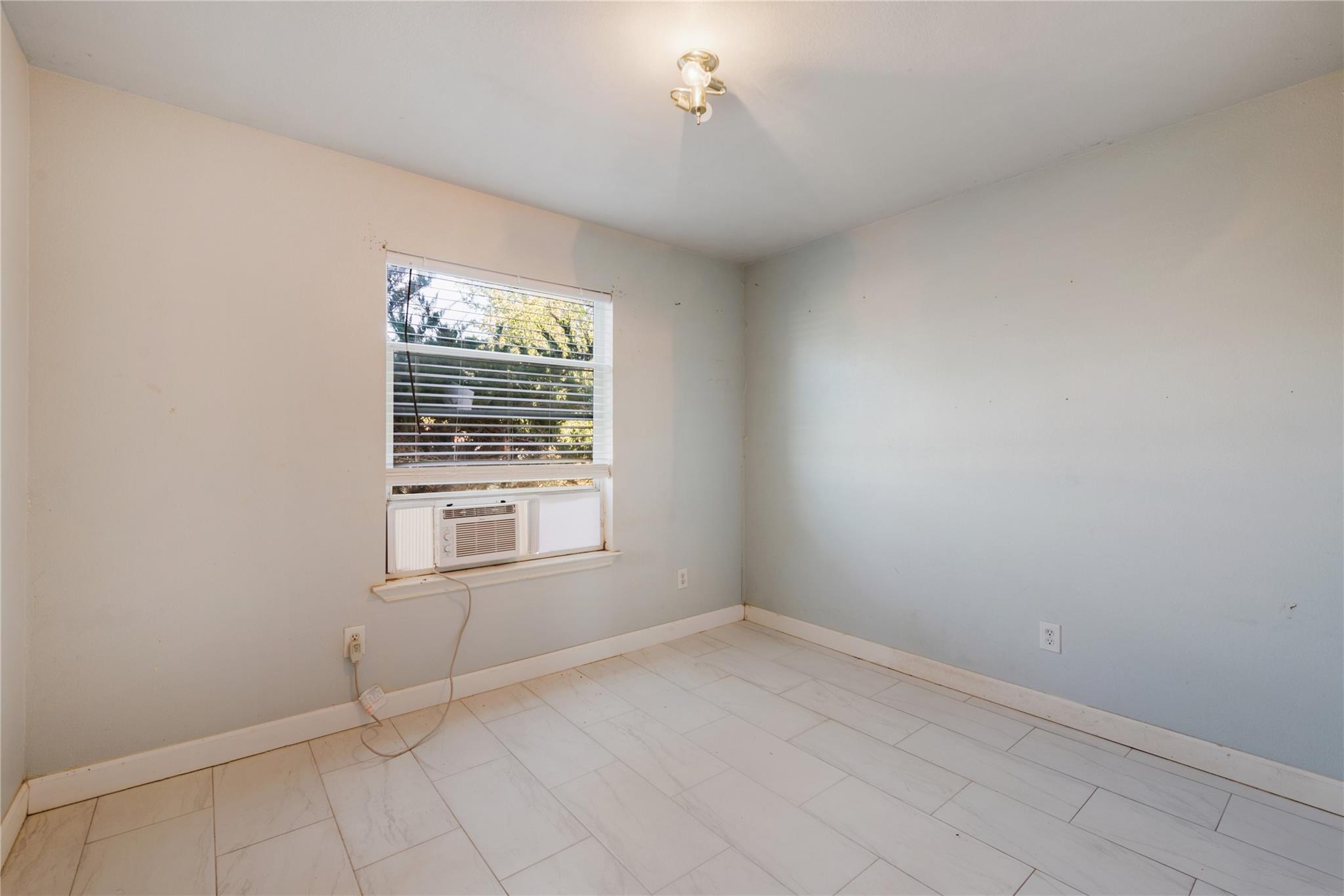 135 Petirrojo Ct, Del Valle, TX 78617