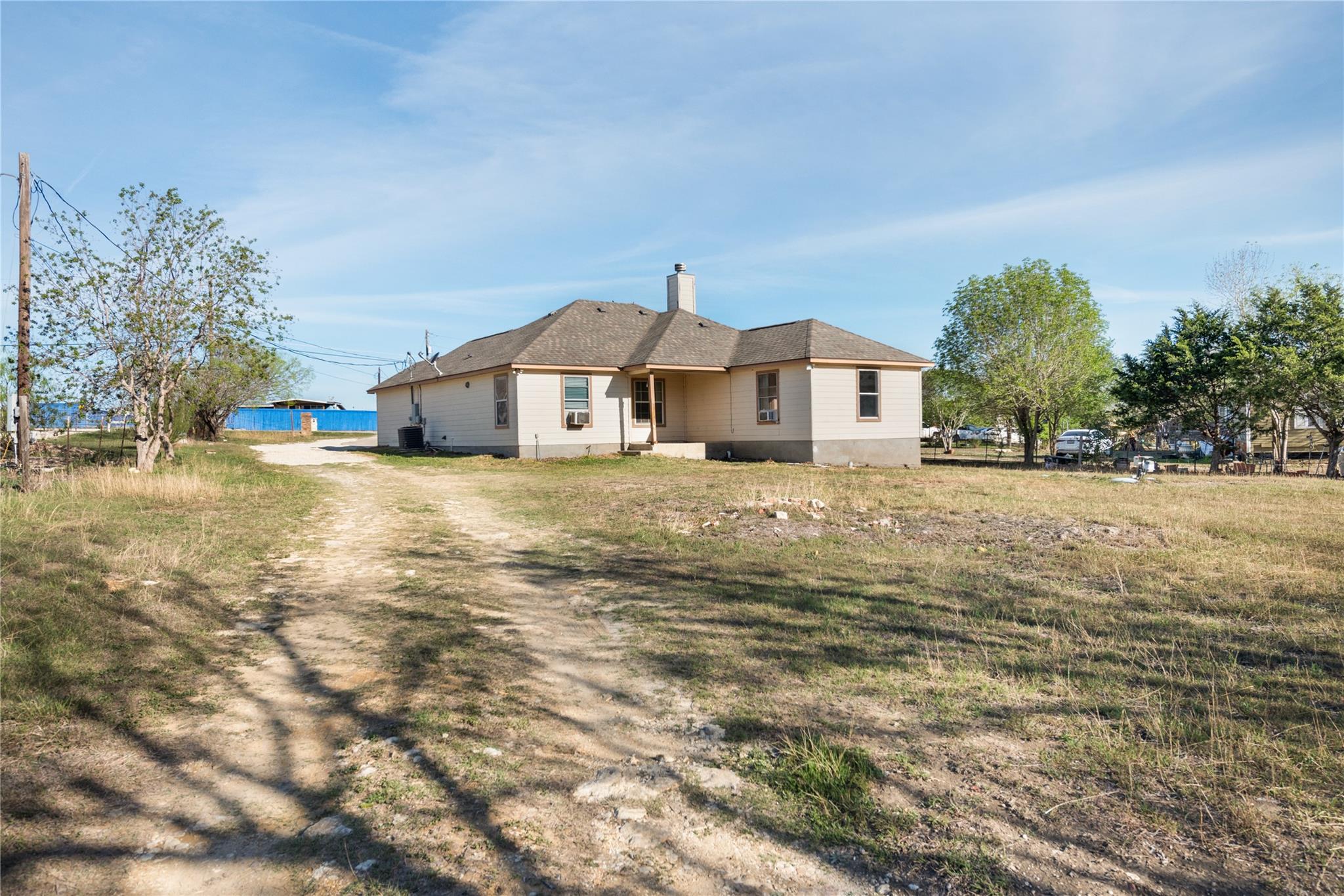 135 Petirrojo Ct, Del Valle, TX 78617
