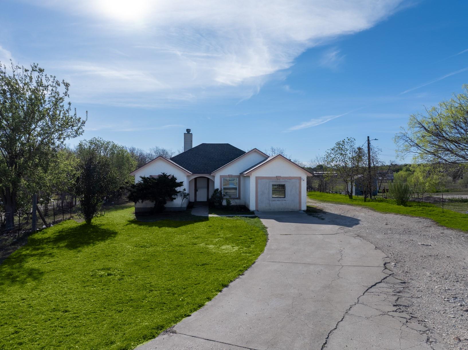 135 Petirrojo Ct, Del Valle, TX 78617