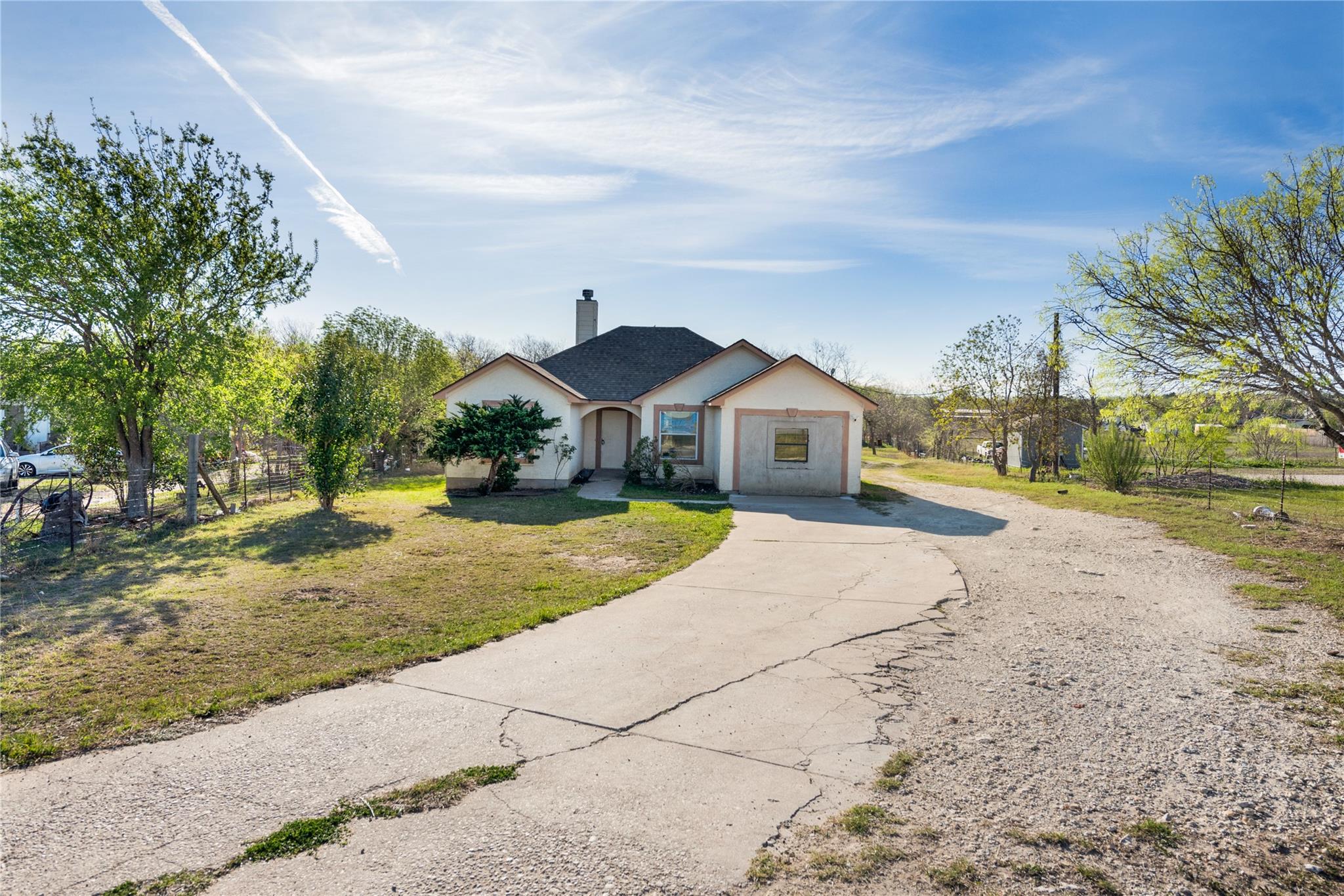 135 Petirrojo Ct, Del Valle, TX 78617