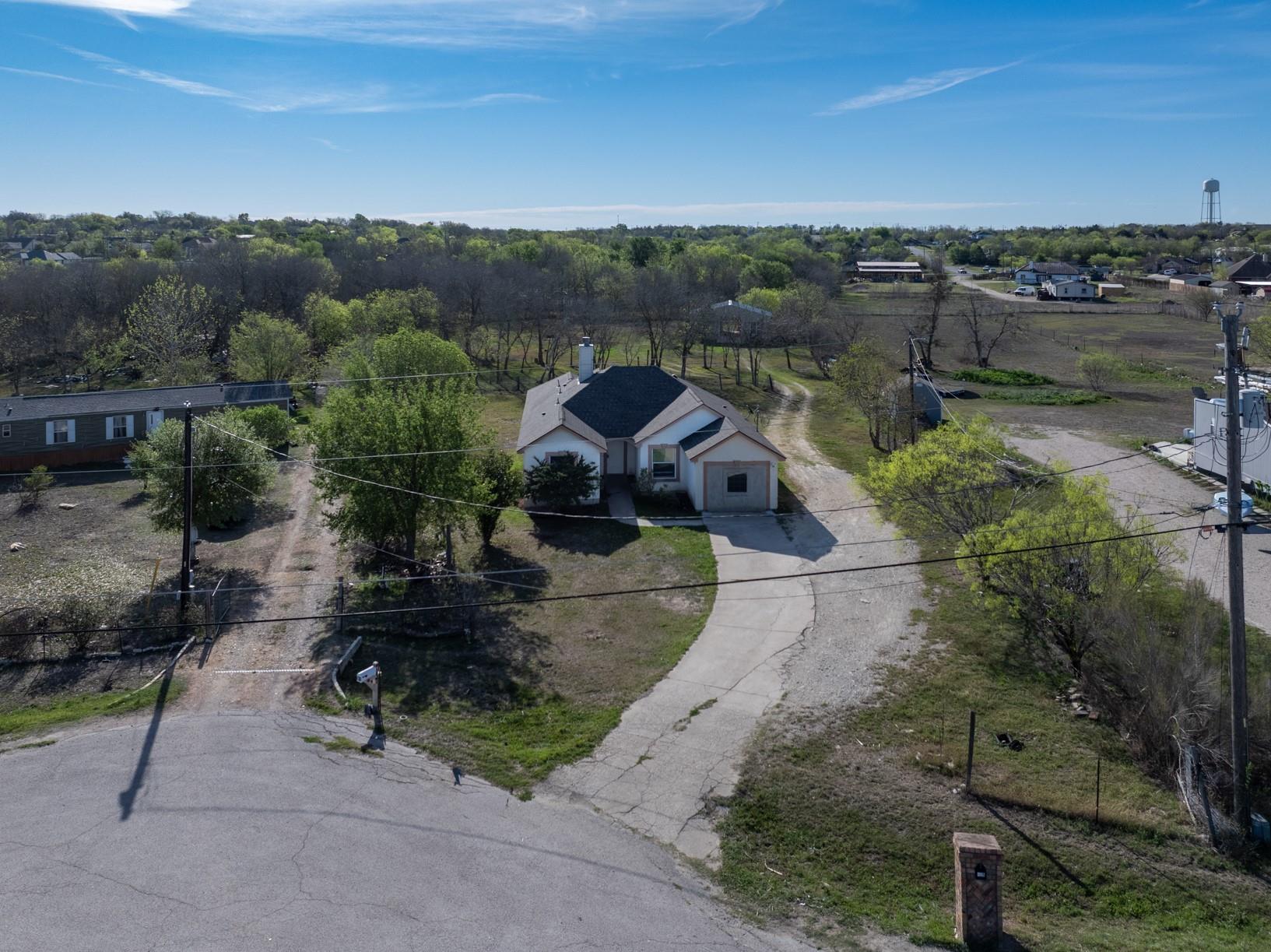 135 Petirrojo Ct, Del Valle, TX 78617