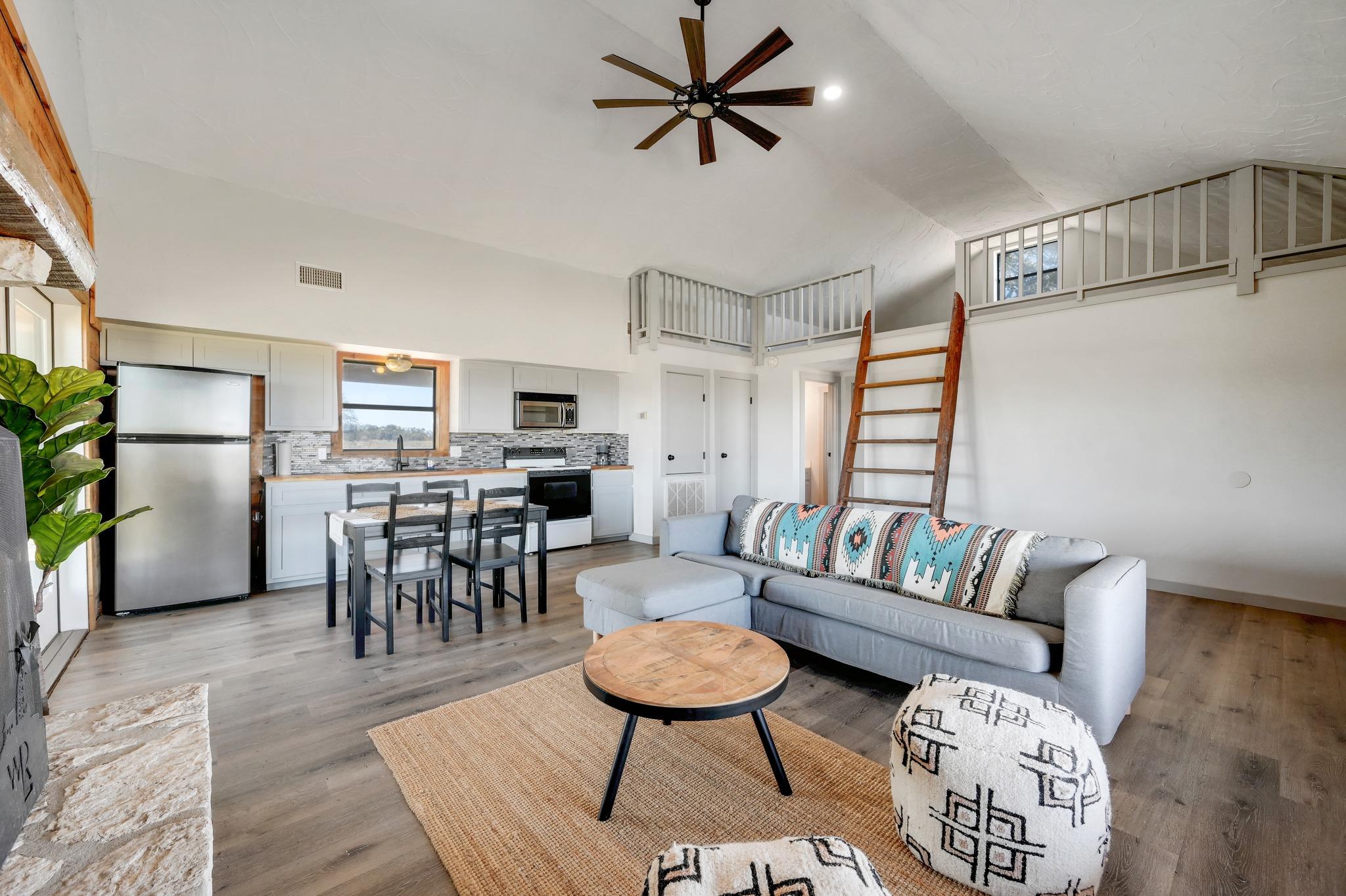 2803 Zenner Ahrens Rd, Fredericksburg, TX 78624