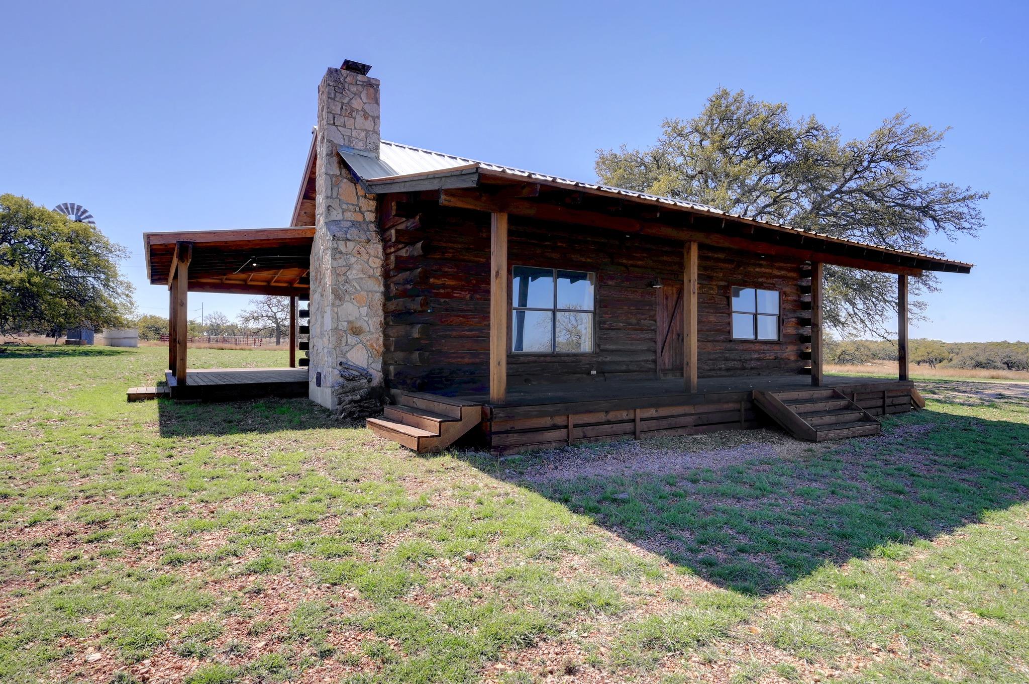 2803 Zenner Ahrens Rd, Fredericksburg, TX 78624