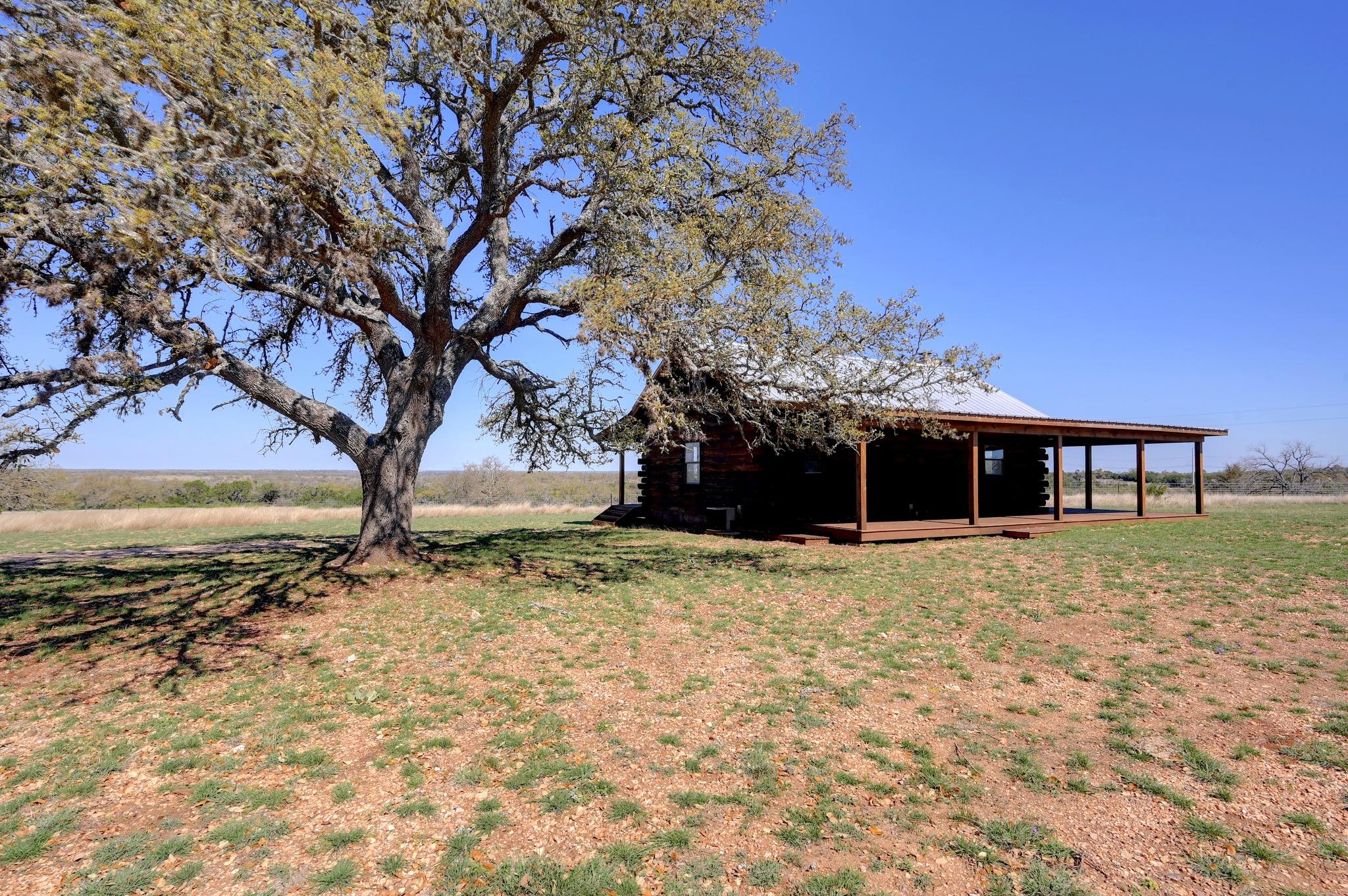 2803 Zenner Ahrens Rd, Fredericksburg, TX 78624