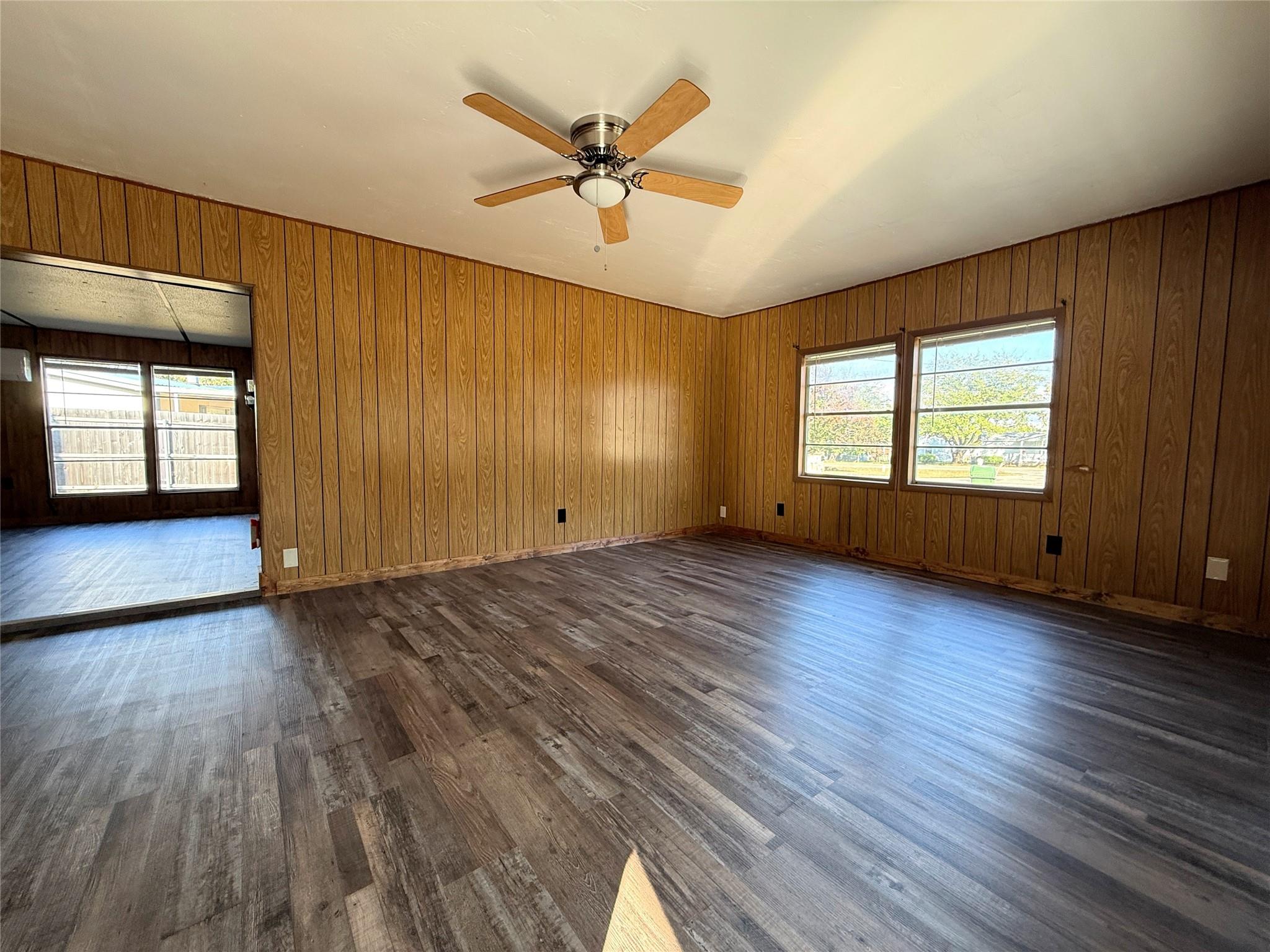 3807 Lands End Ct, Granbury, TX 76048