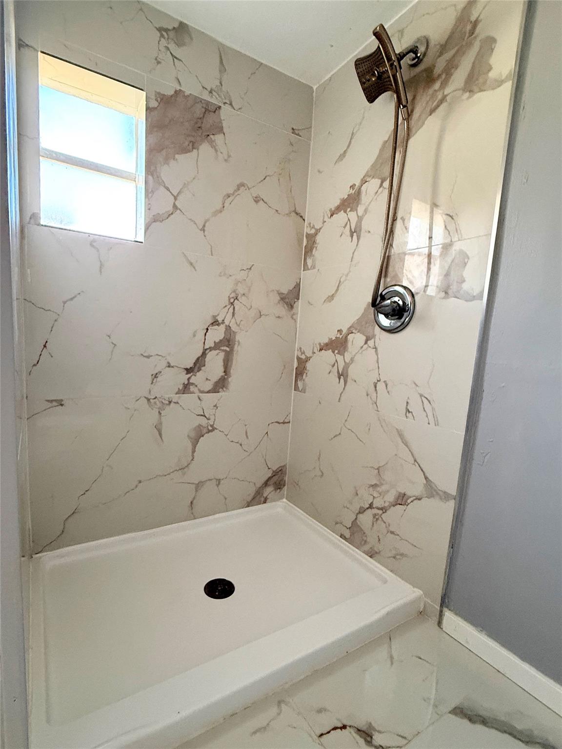 3807 Lands End Ct, Granbury, TX 76048