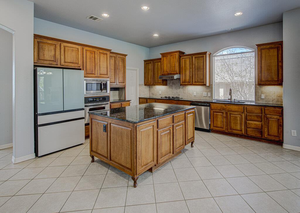 2785 Lake Forest Dr, Round Rock, TX 78665