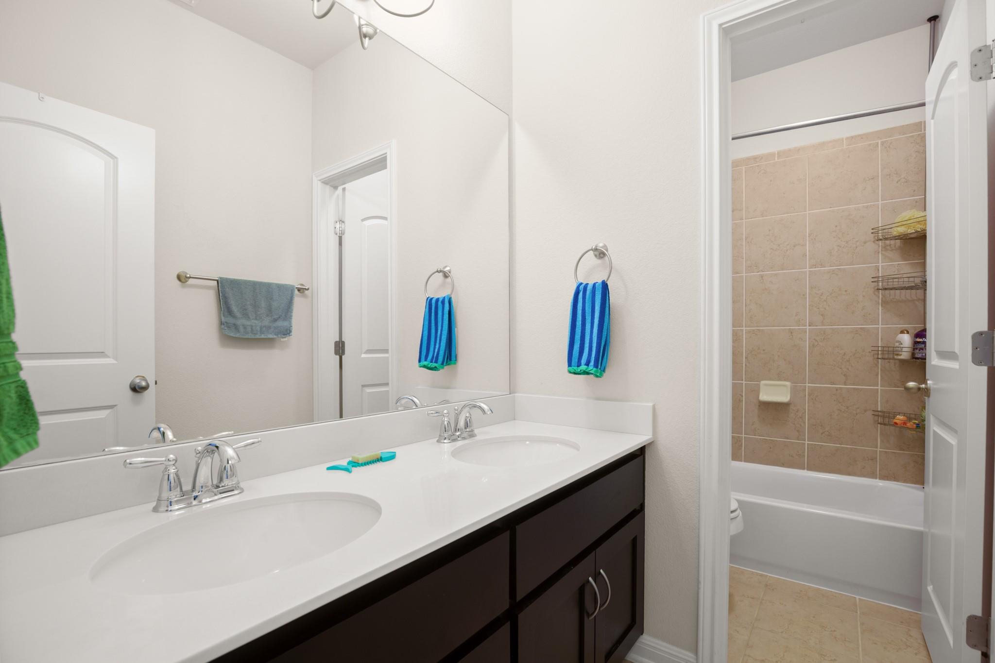 2401 Yaupon Range Dr, Leander, TX 78641