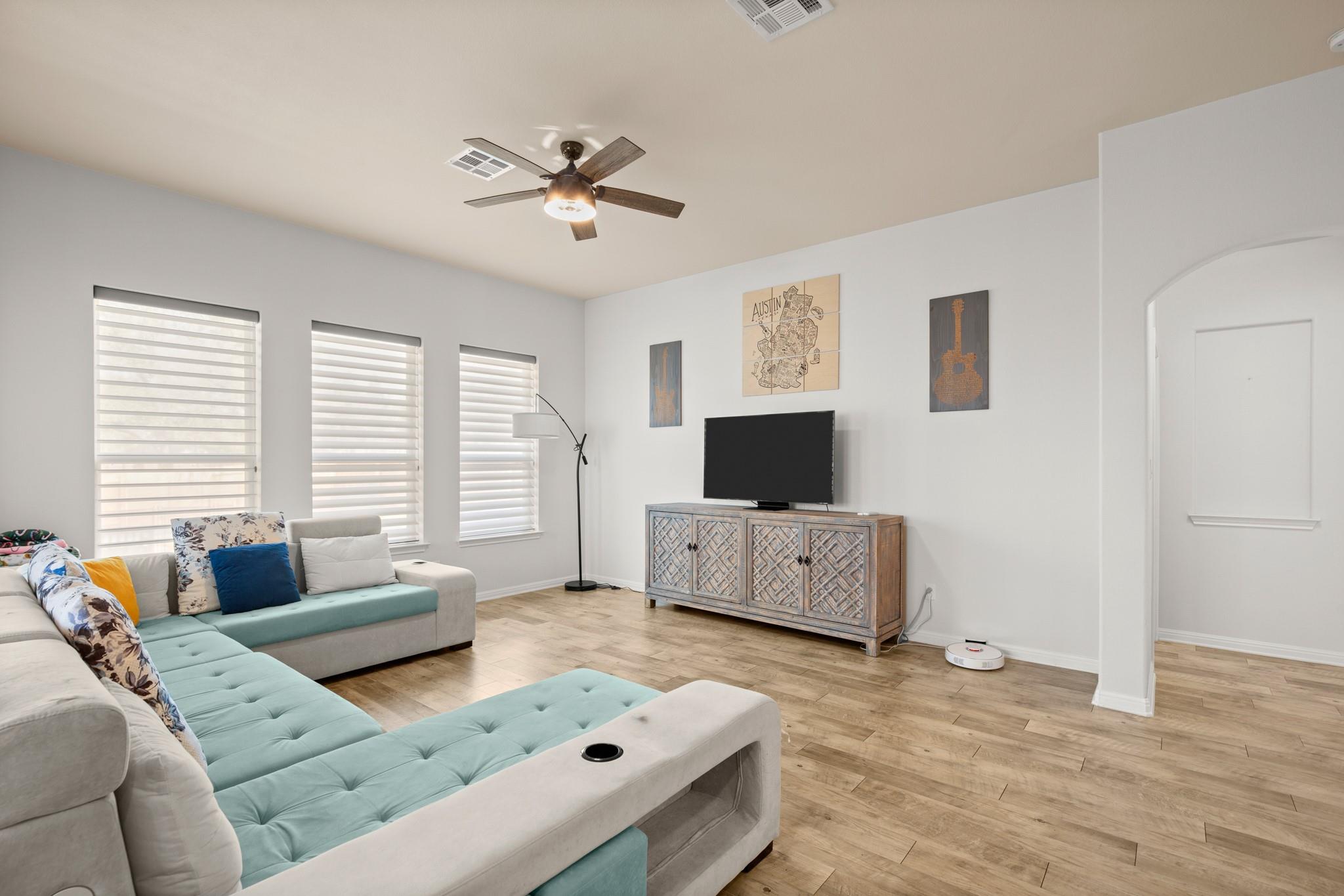 2401 Yaupon Range Dr, Leander, TX 78641