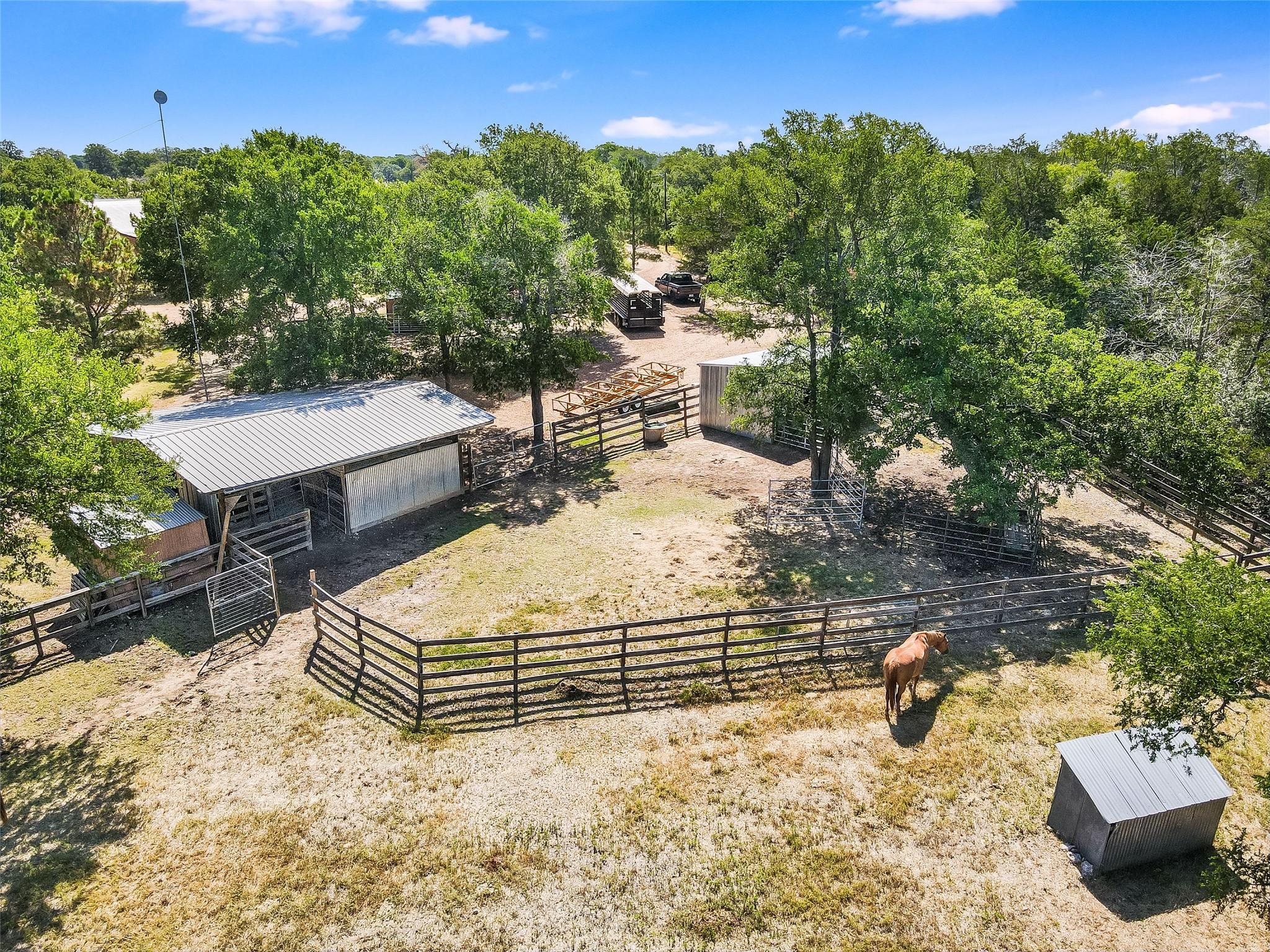 762 Karisch Rd, Giddings, TX 78942