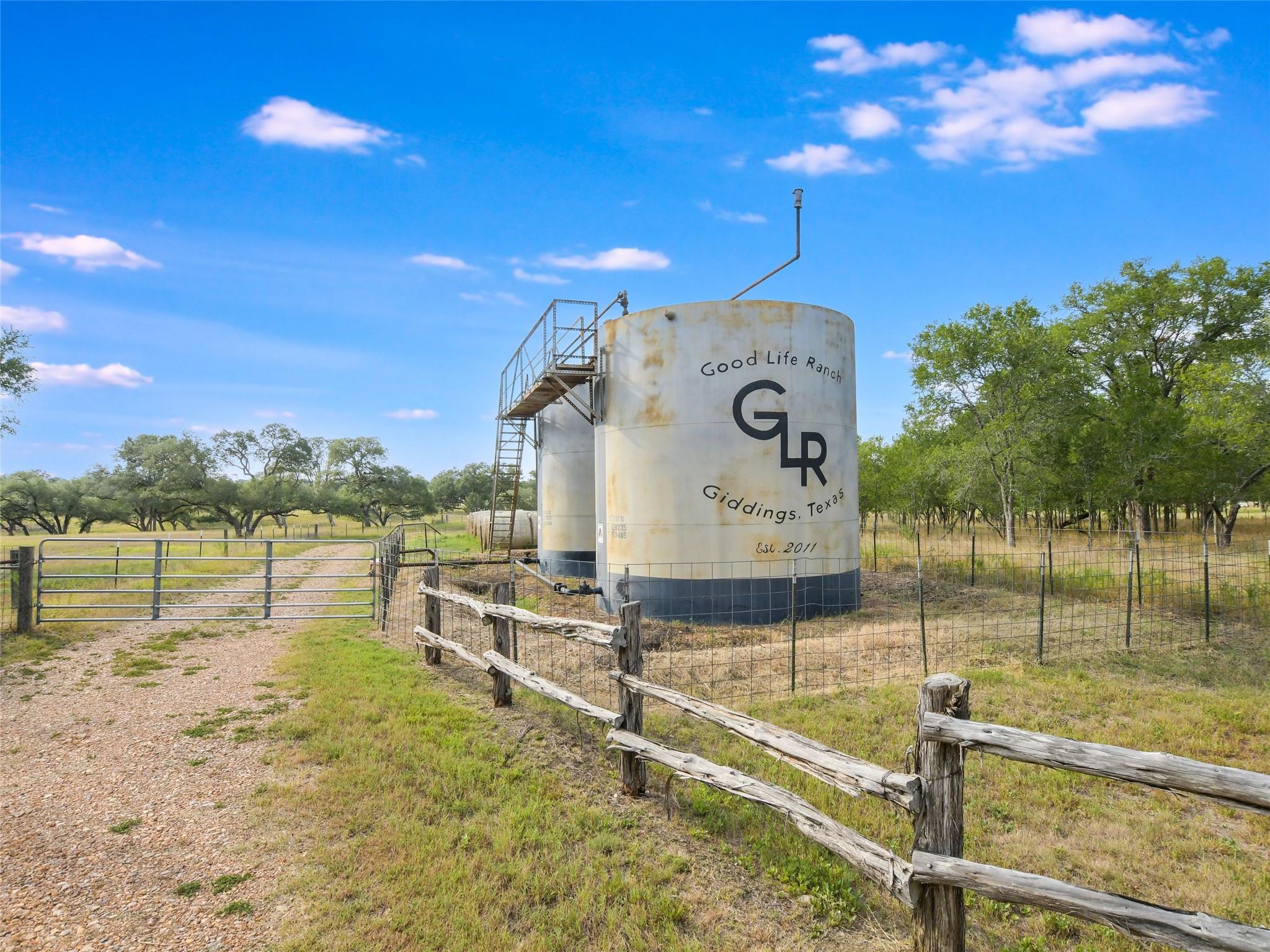762 Karisch Rd, Giddings, TX 78942