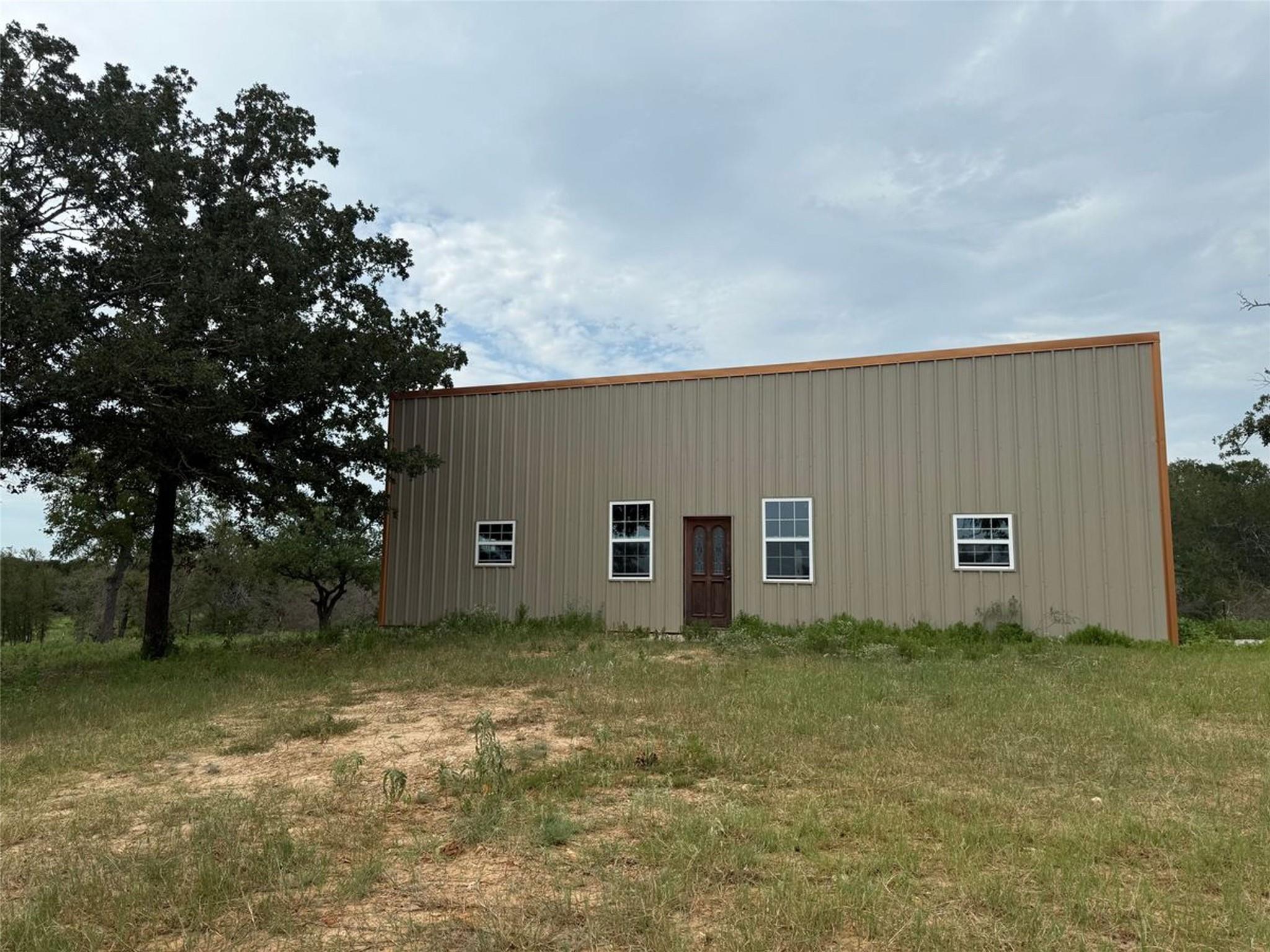 762 Karisch Rd, Giddings, TX 78942