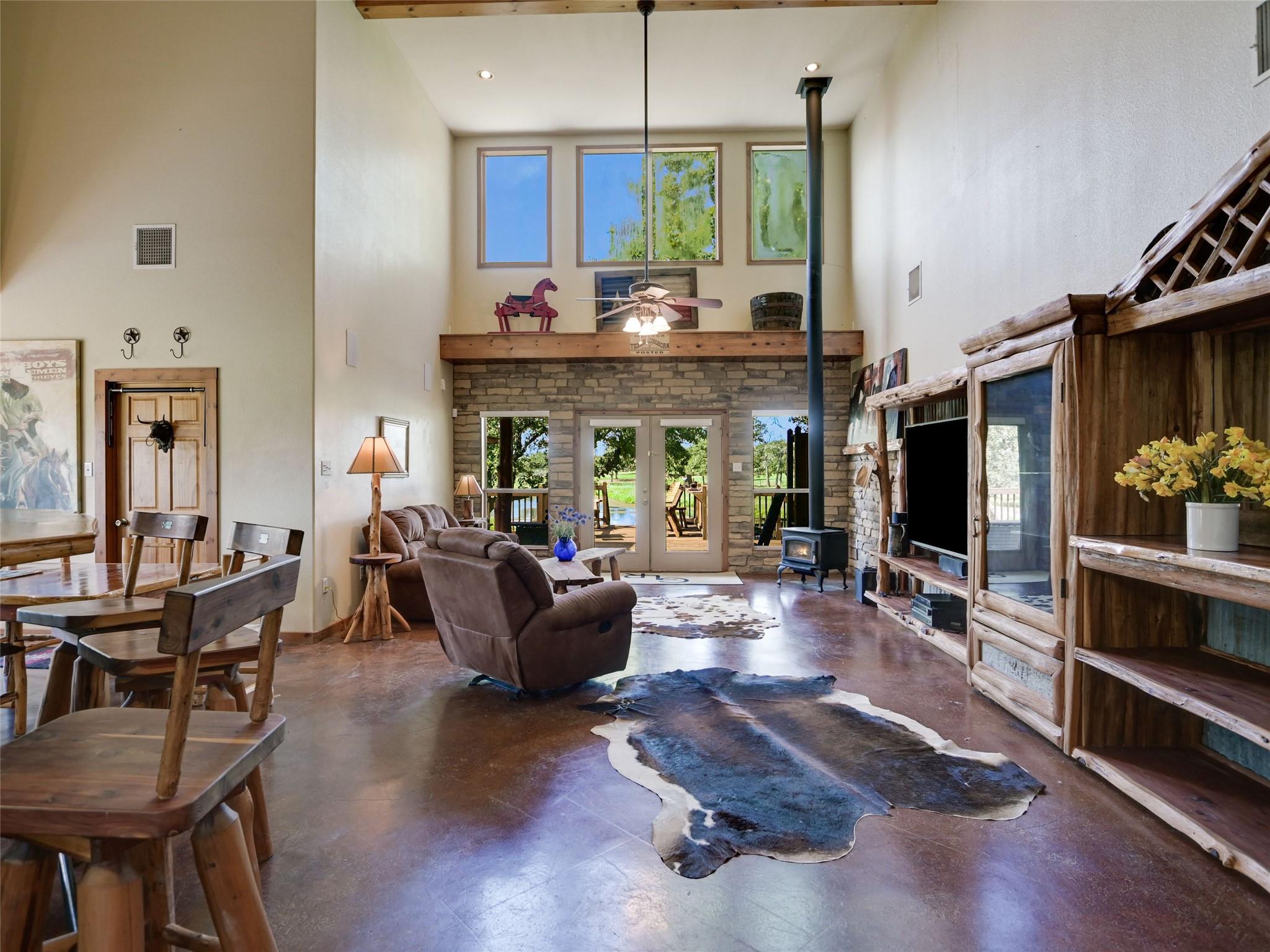 762 Karisch Rd, Giddings, TX 78942