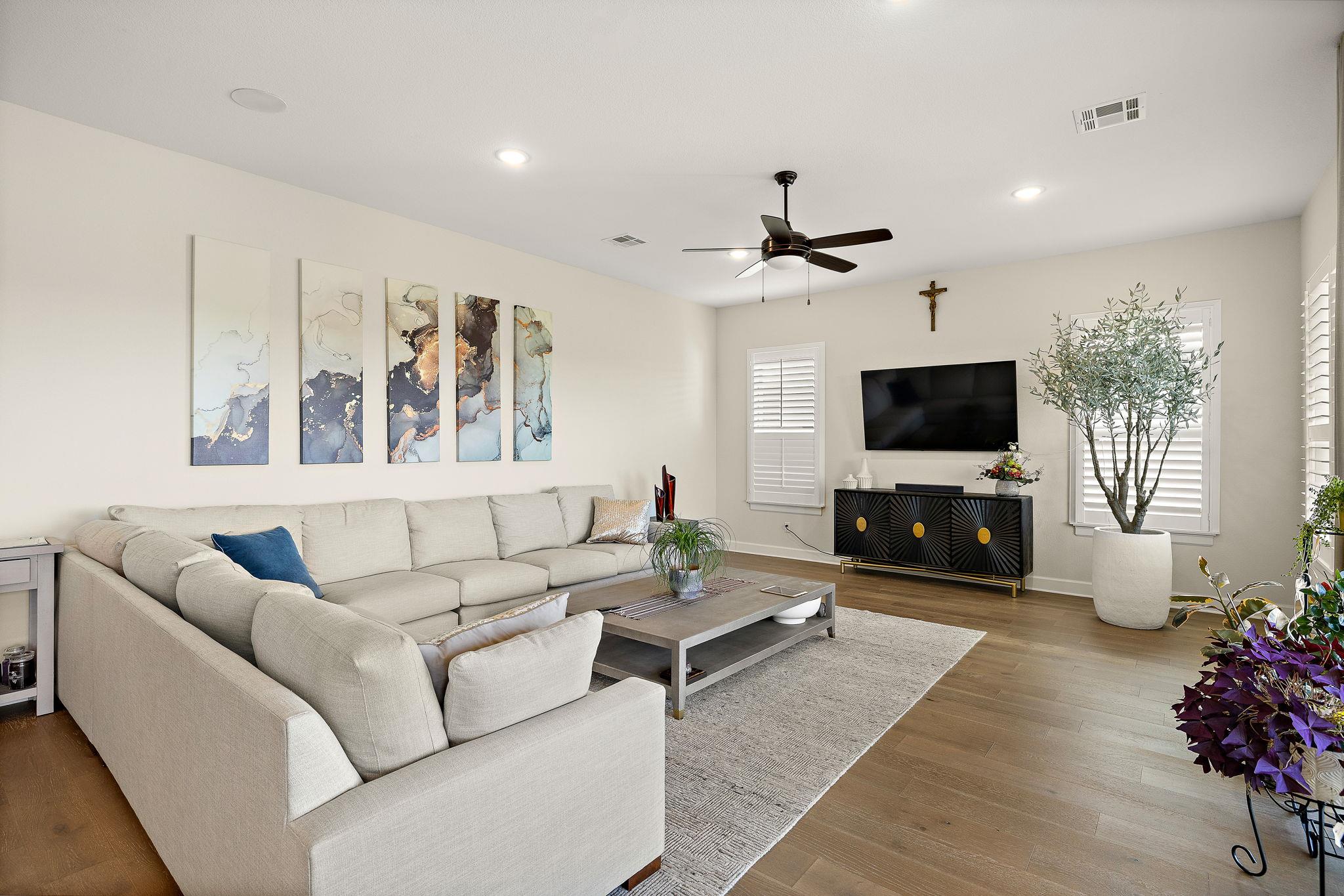 2000 Mazarro Dr # 25, Leander, TX 78641