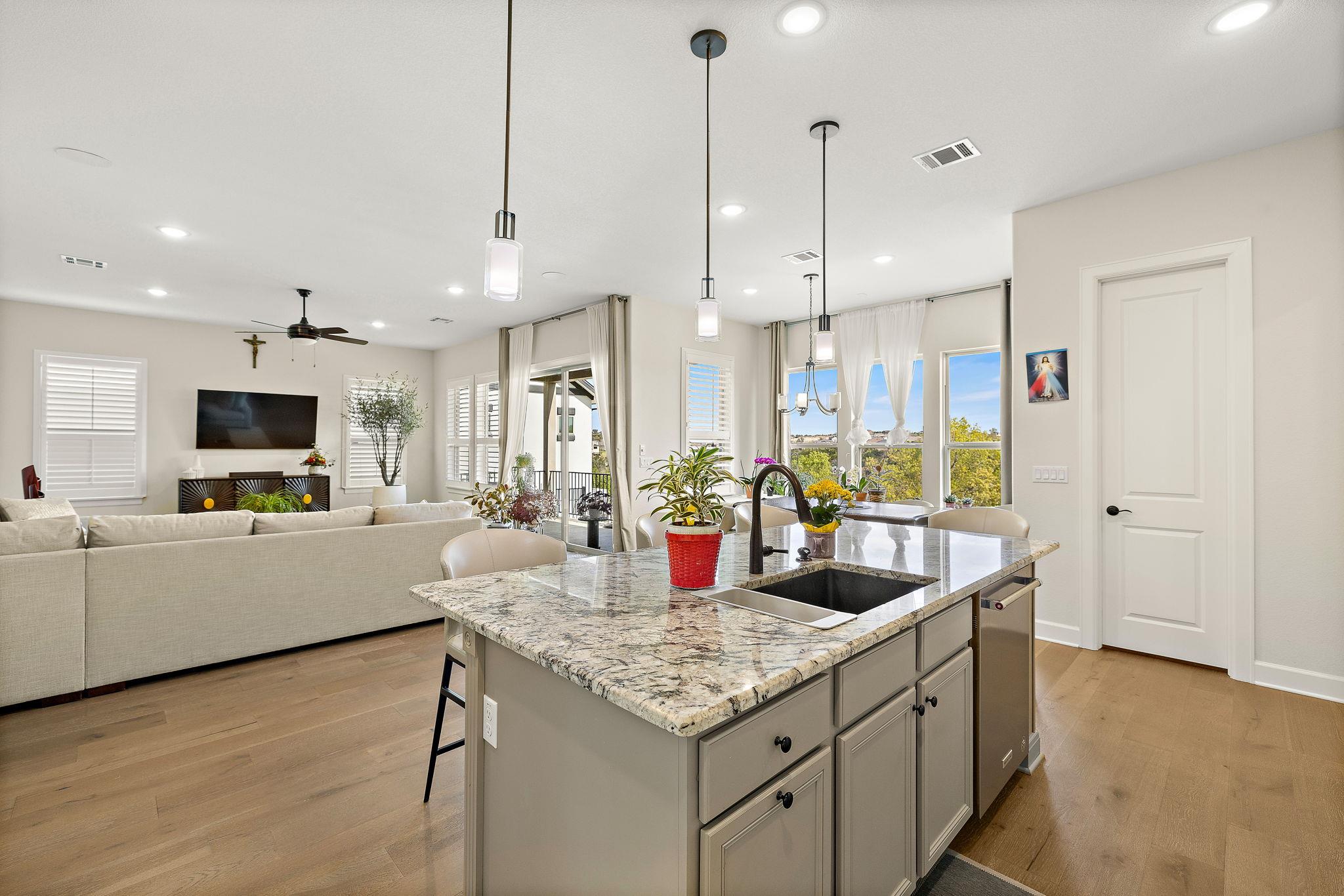 2000 Mazarro Dr # 25, Leander, TX 78641